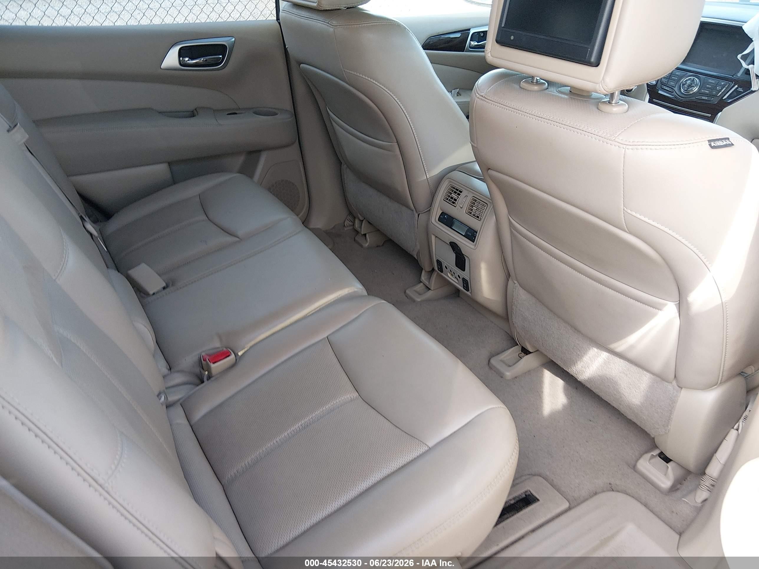 2015 Nissan Pathfinder Platinum Белый vin: 5N1AR2MN5FC656189