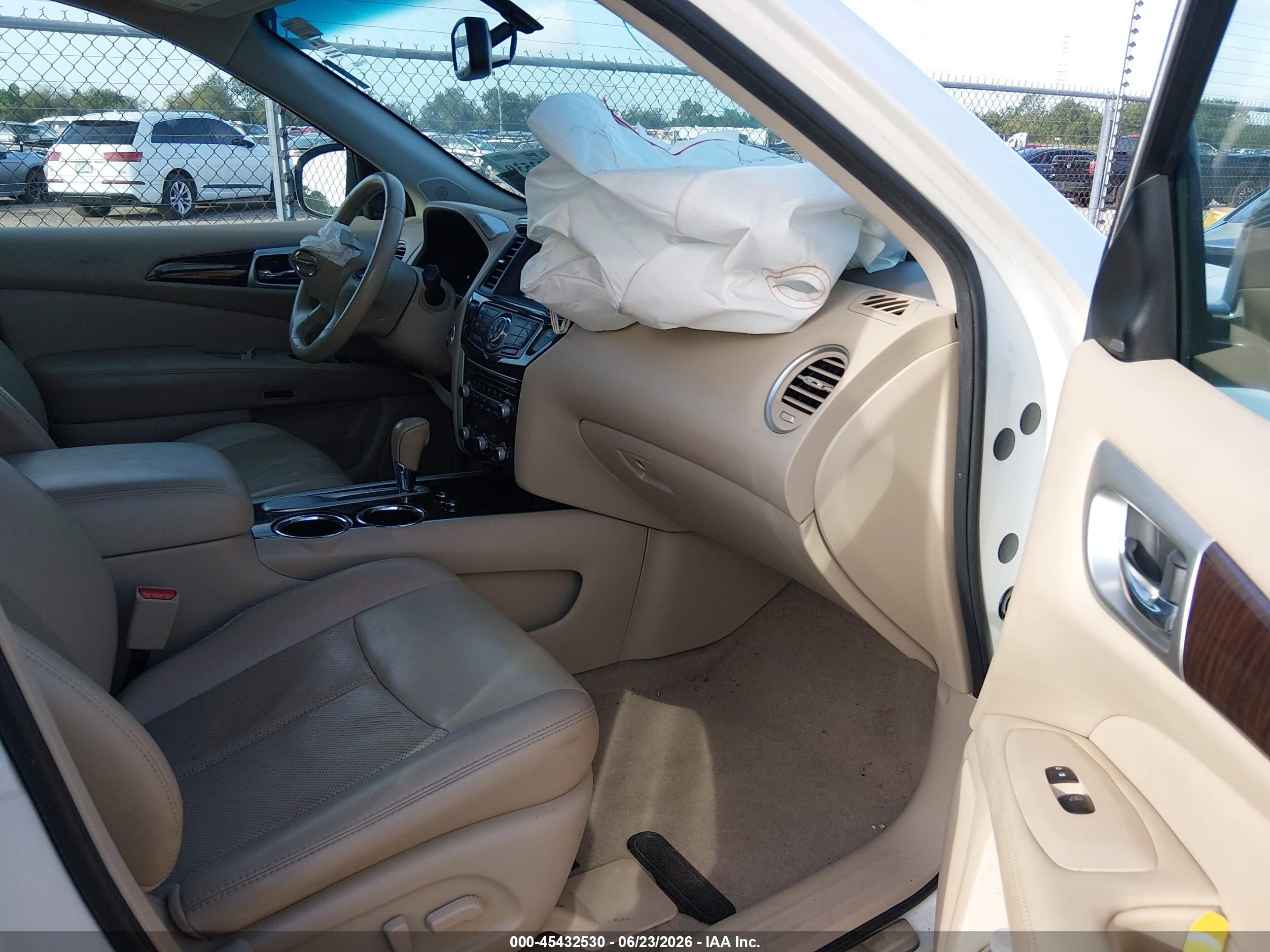 2015 Nissan Pathfinder Platinum Белый vin: 5N1AR2MN5FC656189