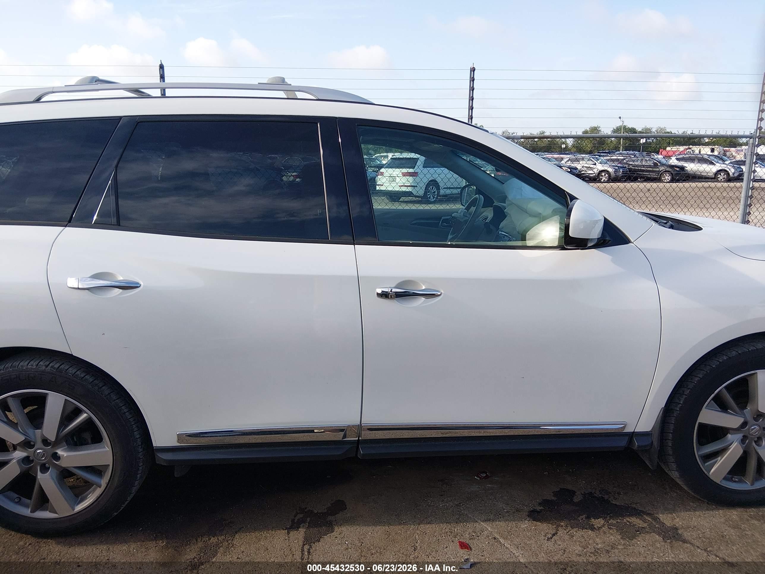 2015 Nissan Pathfinder Platinum Белый vin: 5N1AR2MN5FC656189