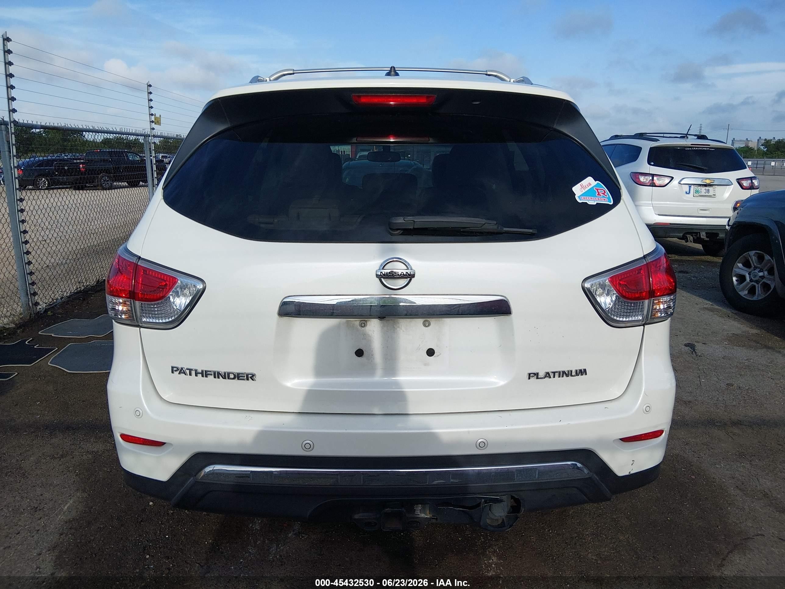 2015 Nissan Pathfinder Platinum Белый vin: 5N1AR2MN5FC656189