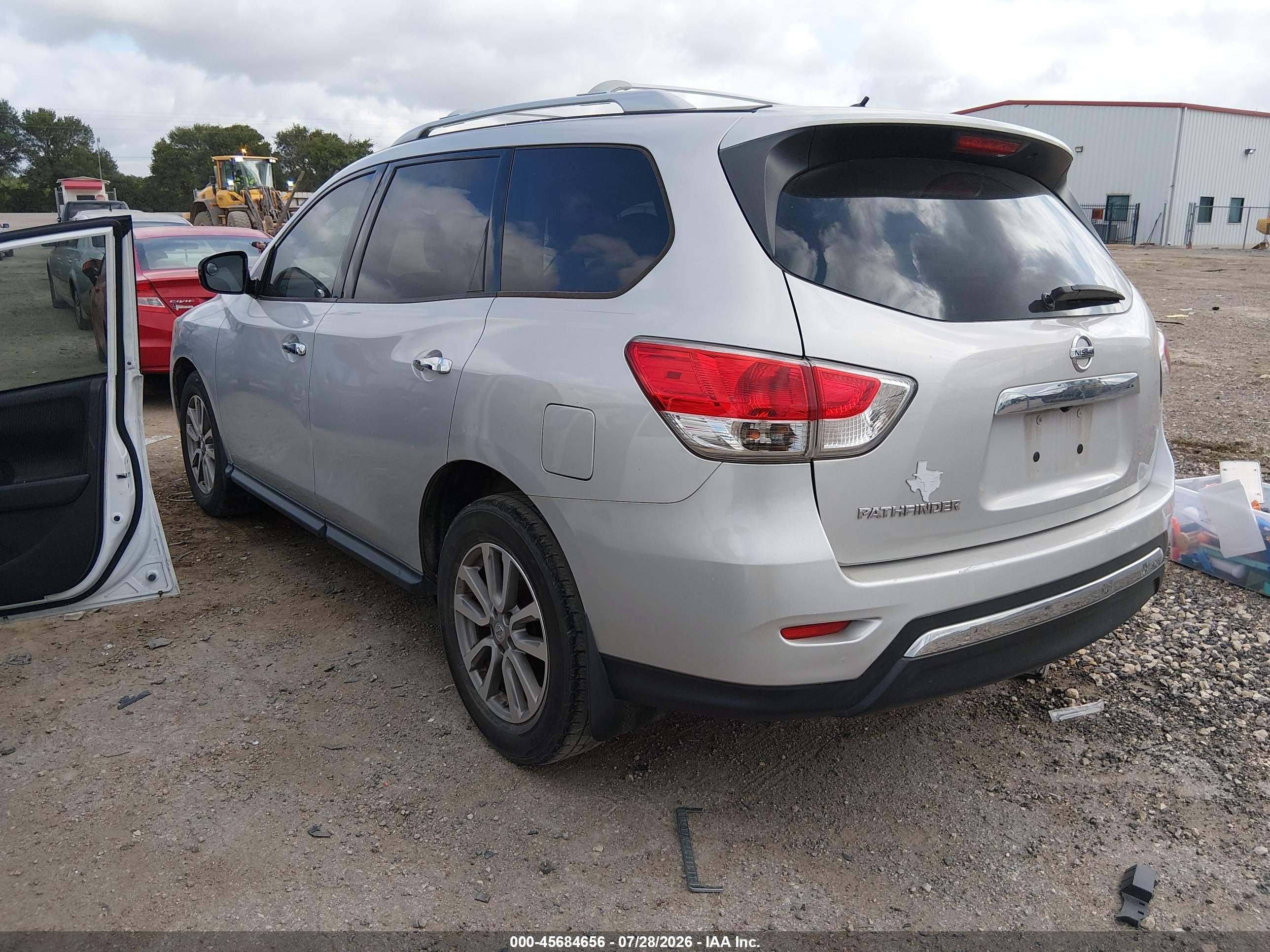 2015 Nissan Pathfinder S Silver vin: 5N1AR2MN5FC691959