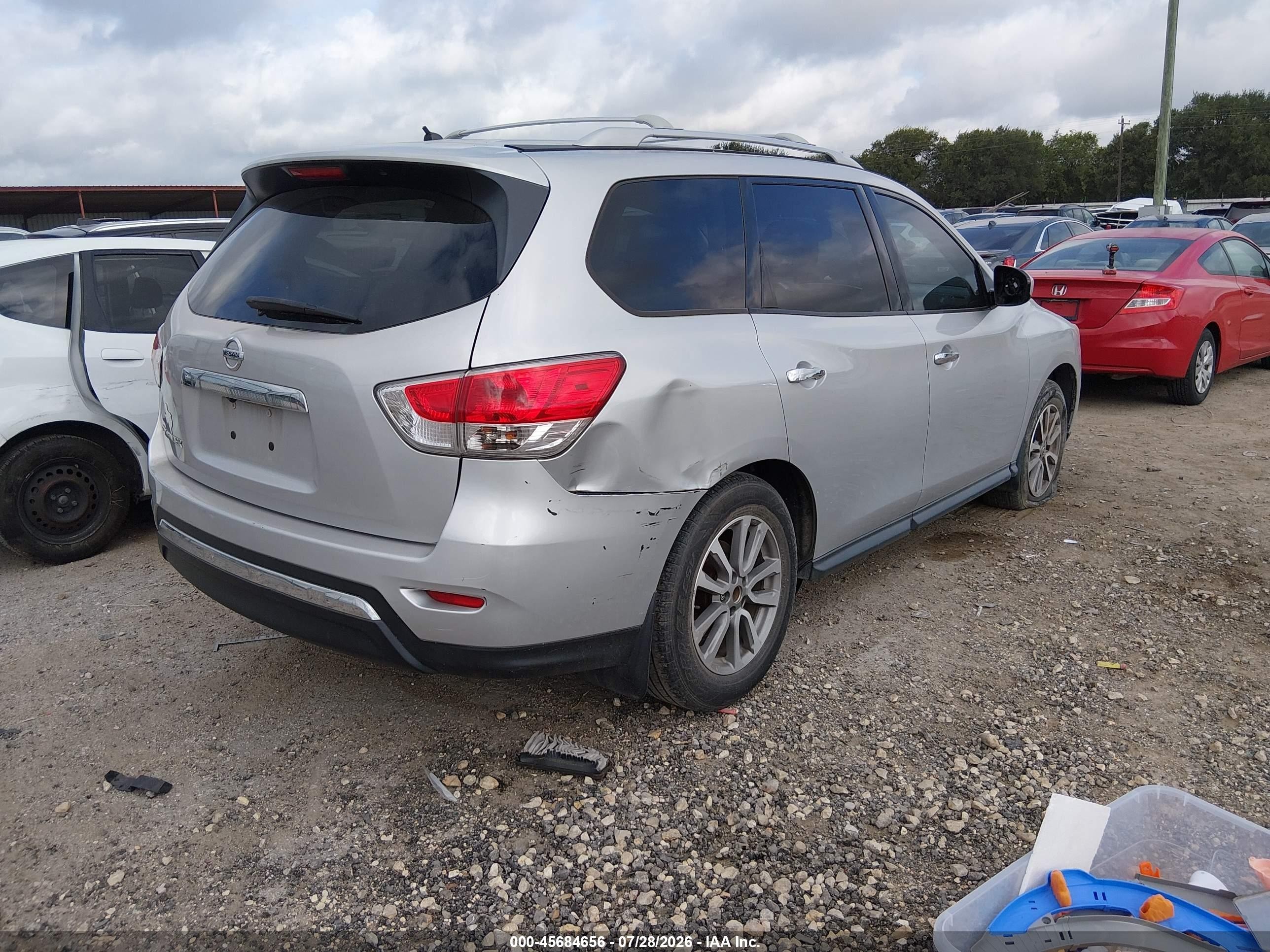 2015 Nissan Pathfinder S Silver vin: 5N1AR2MN5FC691959