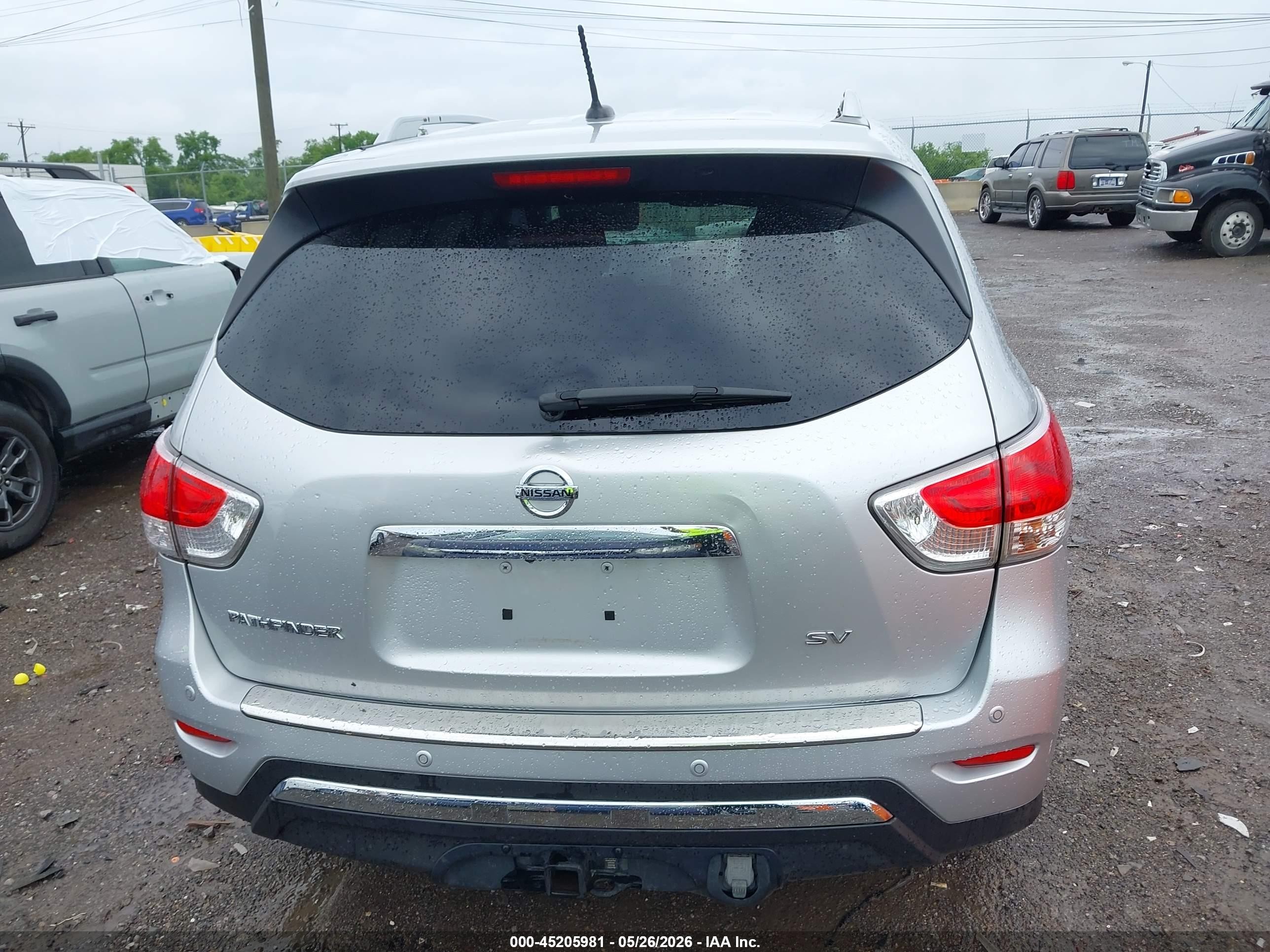2015 Nissan Pathfinder Sv Silver vin: 5N1AR2MN5FC693520