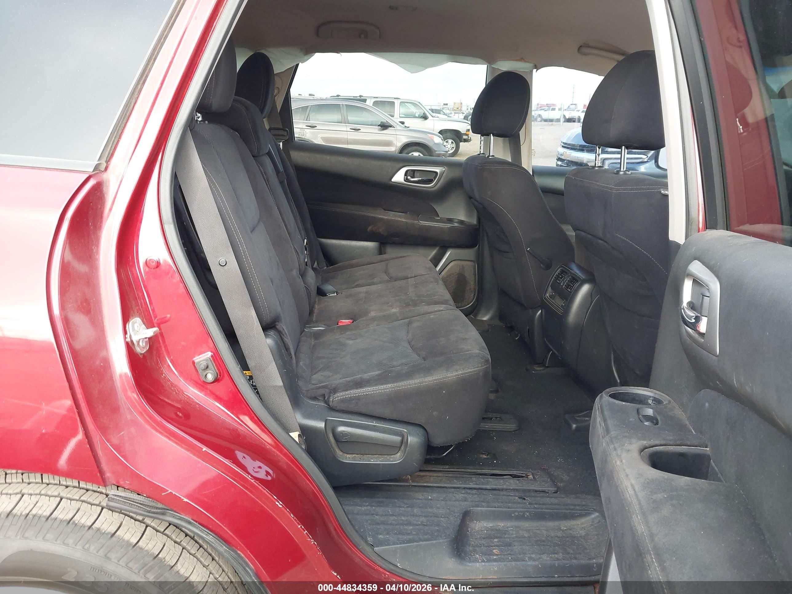 2013 Nissan Pathfinder S Red vin: 5N1AR2MN6DC643366
