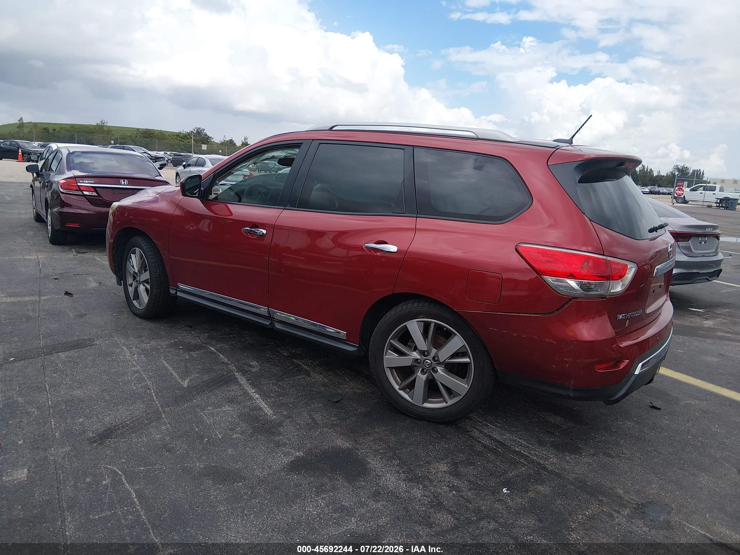 2013 Nissan Pathfinder Platinum Red vin: 5N1AR2MN6DC663830