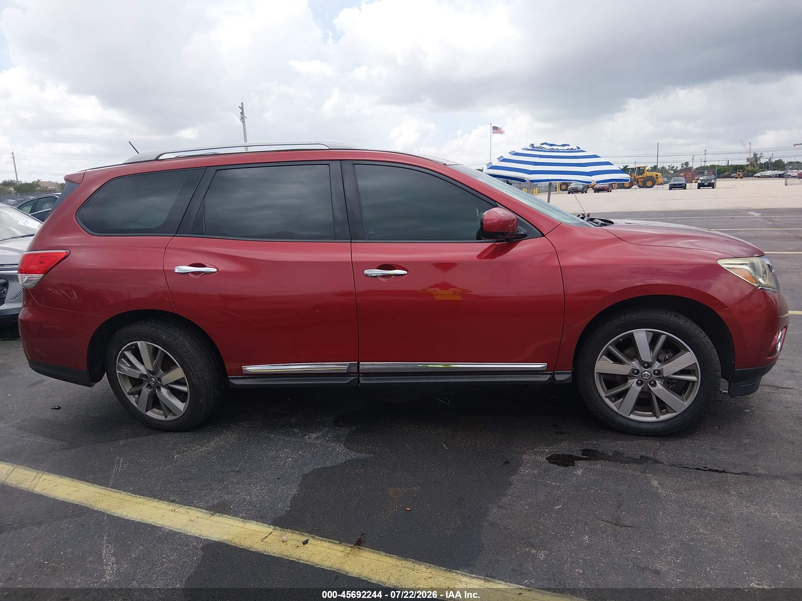 2013 Nissan Pathfinder Platinum Red vin: 5N1AR2MN6DC663830