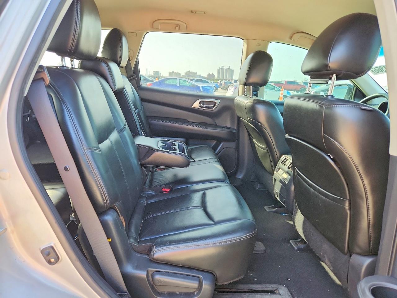 2014 Nissan Pathfinder Sl Silver vin: 5N1AR2MN6EC637987