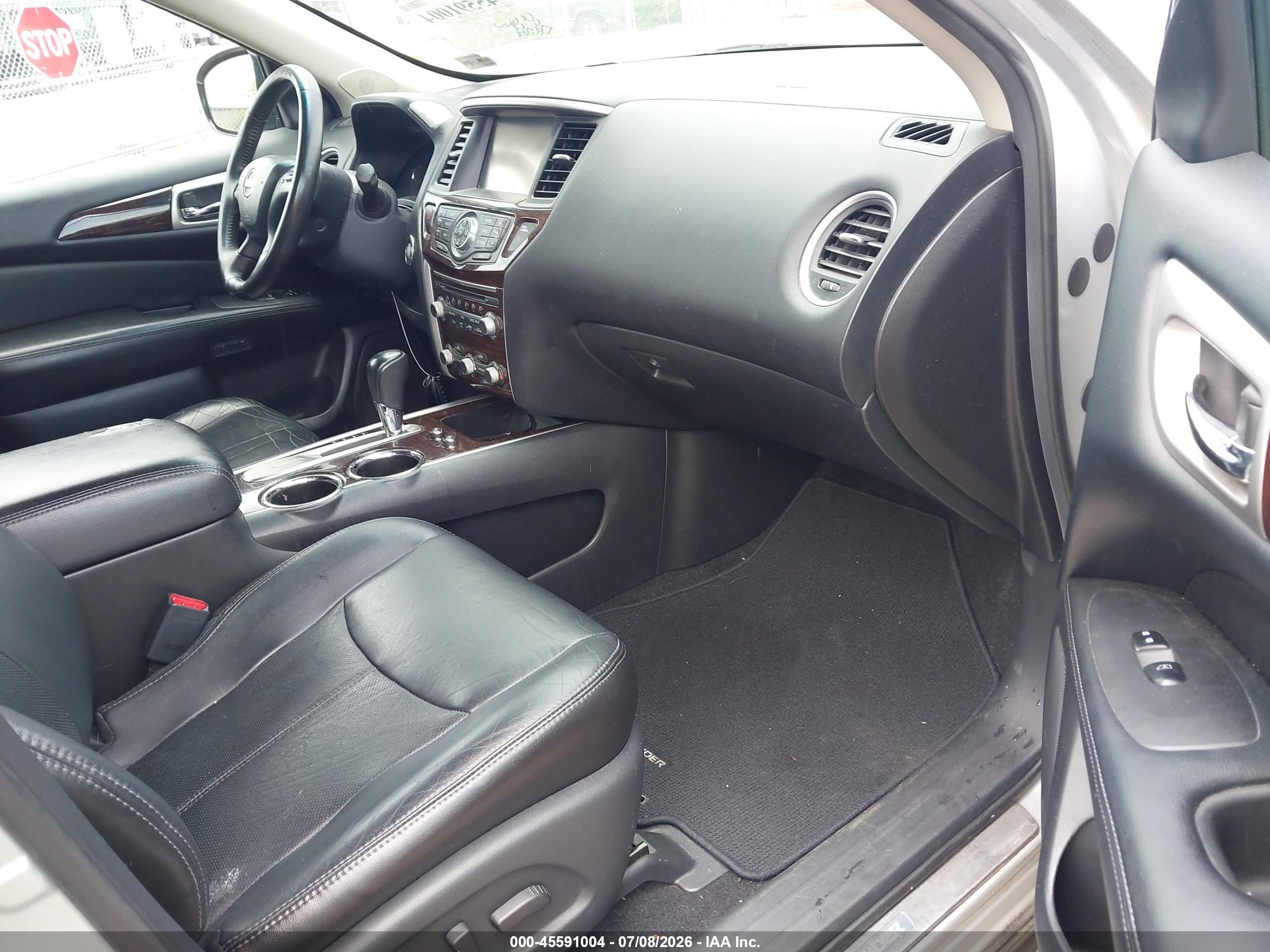 2014 Nissan Pathfinder Platinum Silver vin: 5N1AR2MN6EC641537