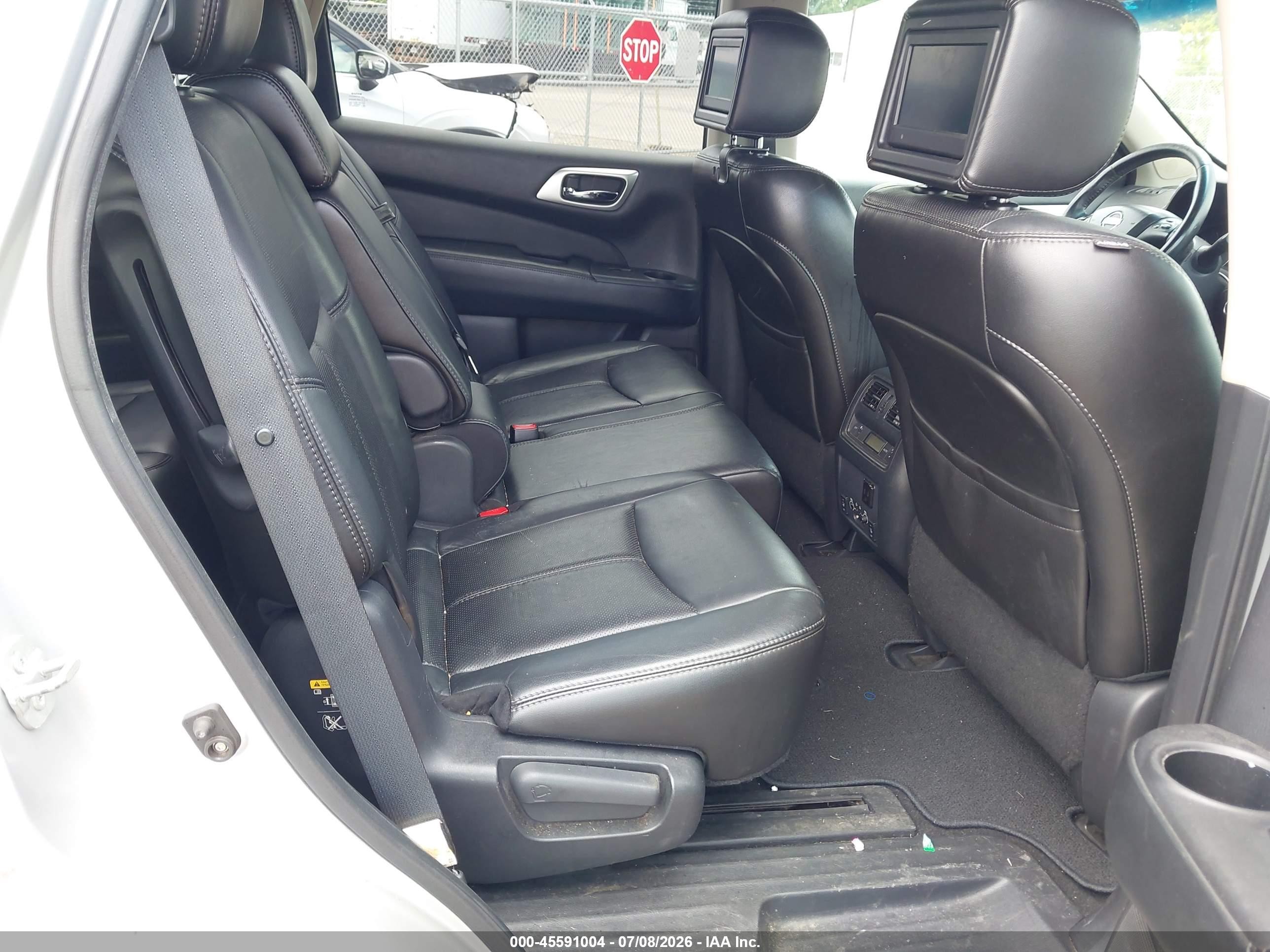 2014 Nissan Pathfinder Platinum Silver vin: 5N1AR2MN6EC641537