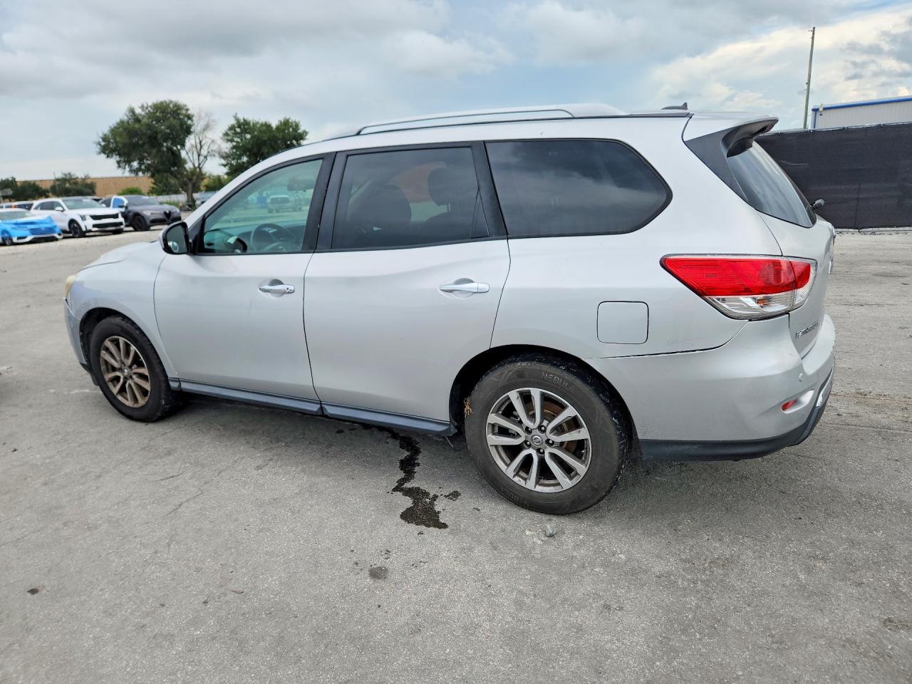 2014 Nissan Pathfinder Sv Silver vin: 5N1AR2MN6EC667541