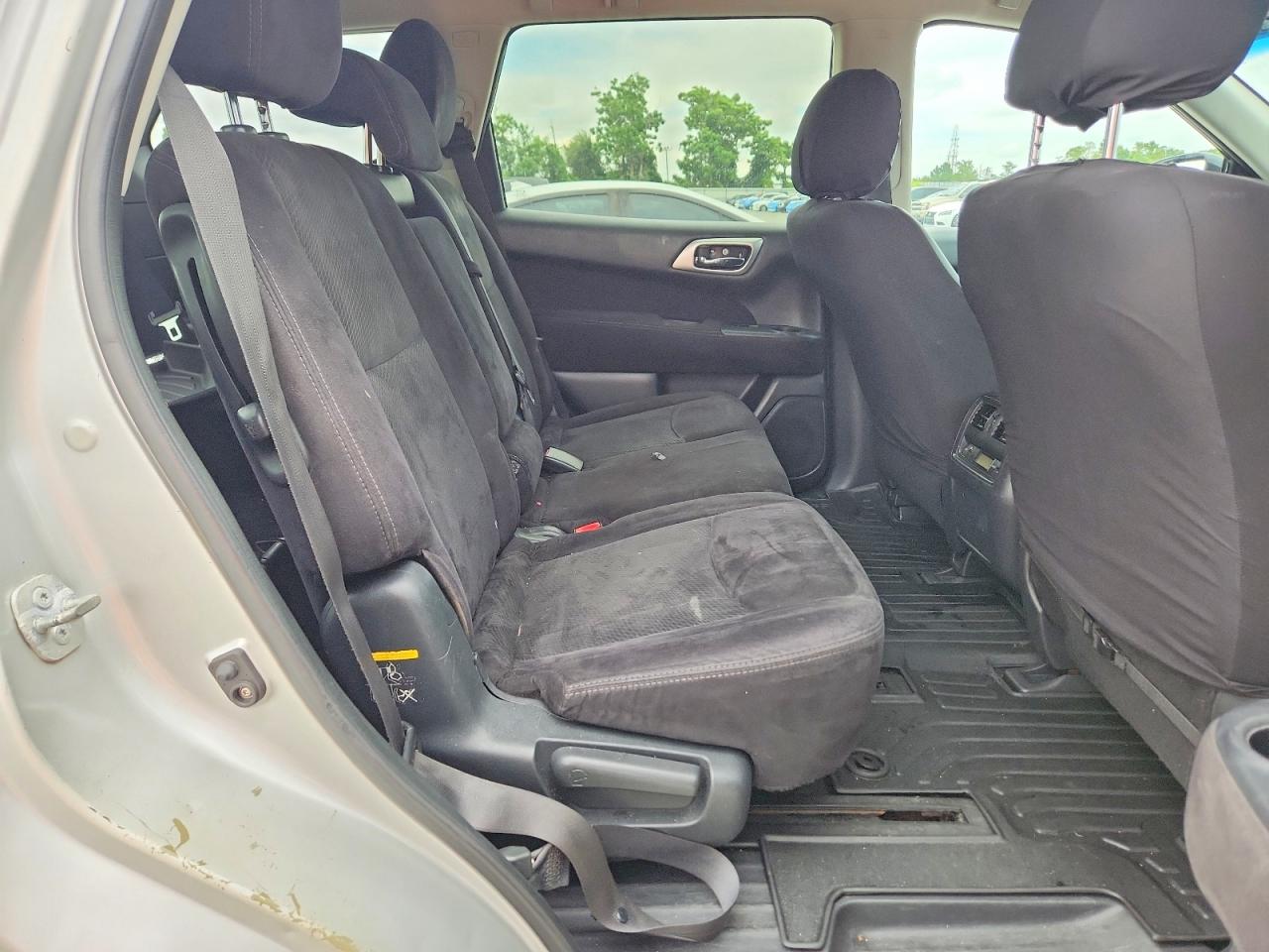 2014 Nissan Pathfinder Sv Silver vin: 5N1AR2MN6EC667541