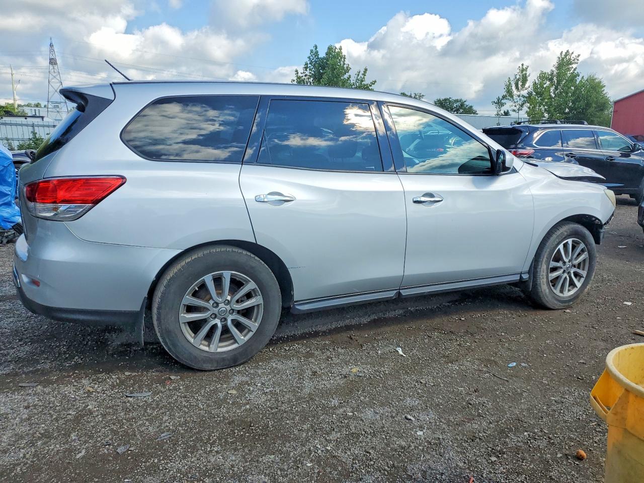 2014 Nissan Pathfinder S Silver vin: 5N1AR2MN6EC720111
