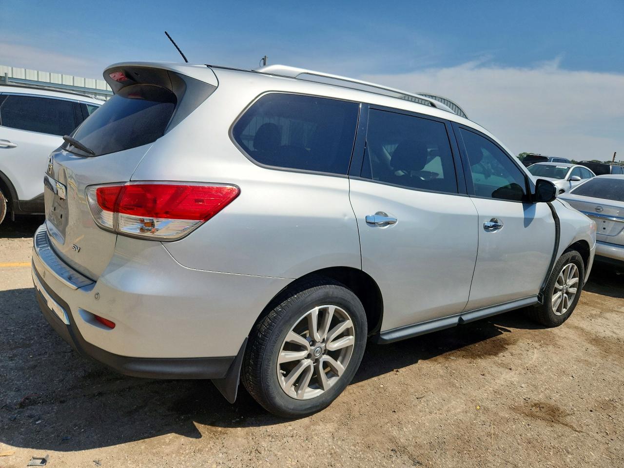2014 Nissan Pathfinder Sv Silver vin: 5N1AR2MN6EC720657