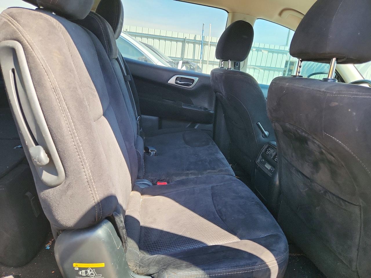 2014 Nissan Pathfinder Sv Silver vin: 5N1AR2MN6EC720657