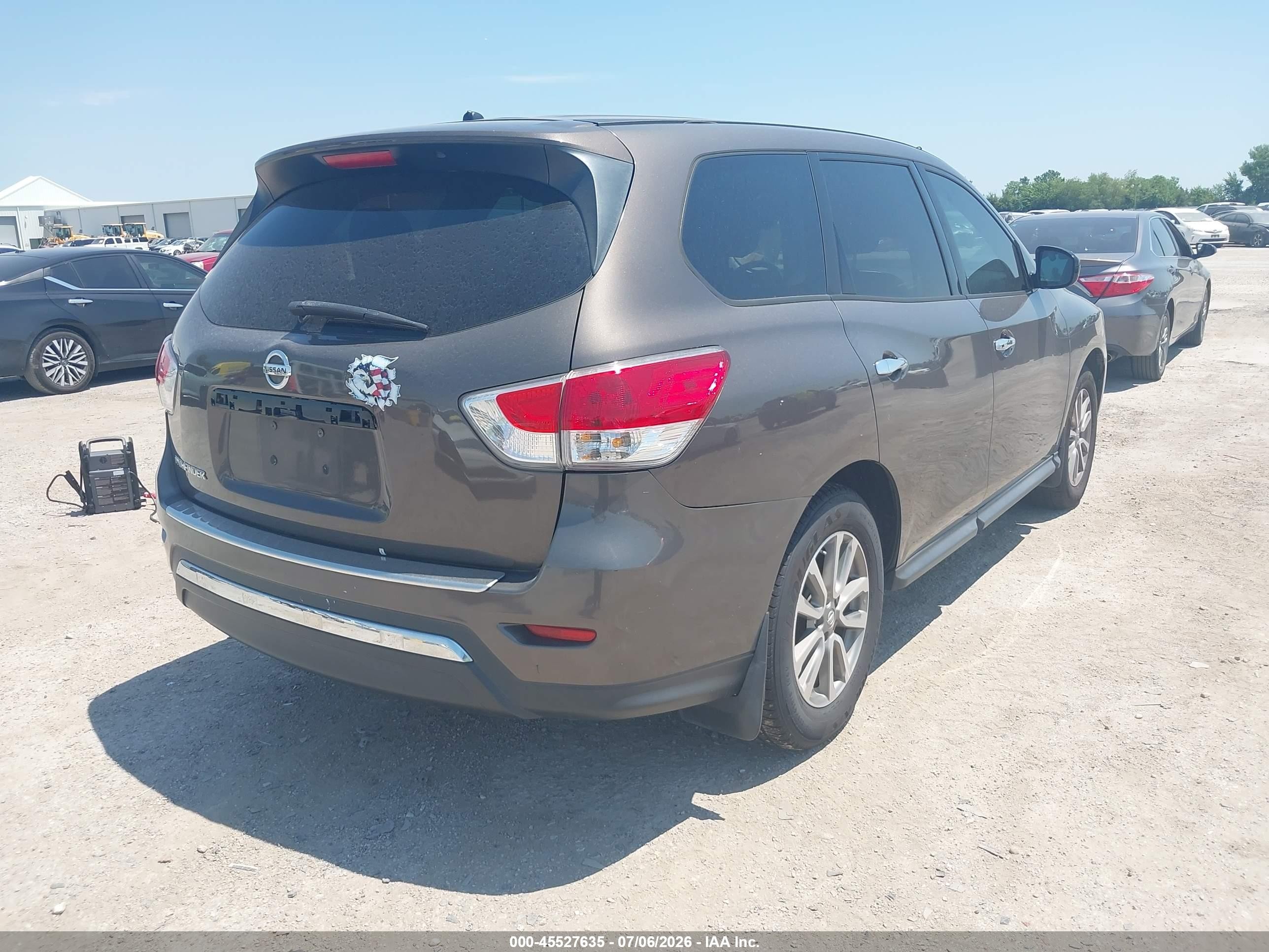 2015 Nissan Pathfinder S Brown vin: 5N1AR2MN6FC606305