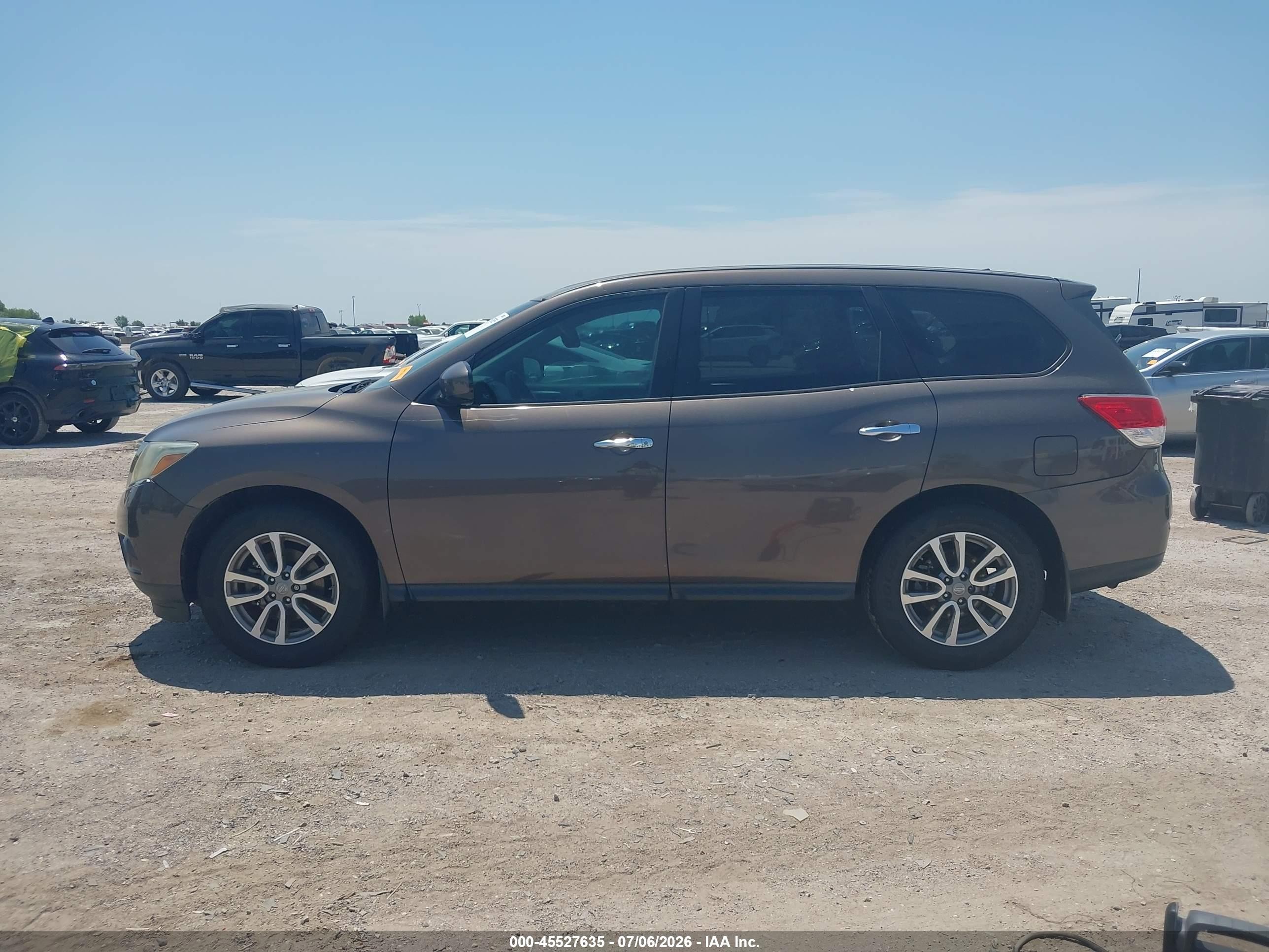 2015 Nissan Pathfinder S Brown vin: 5N1AR2MN6FC606305
