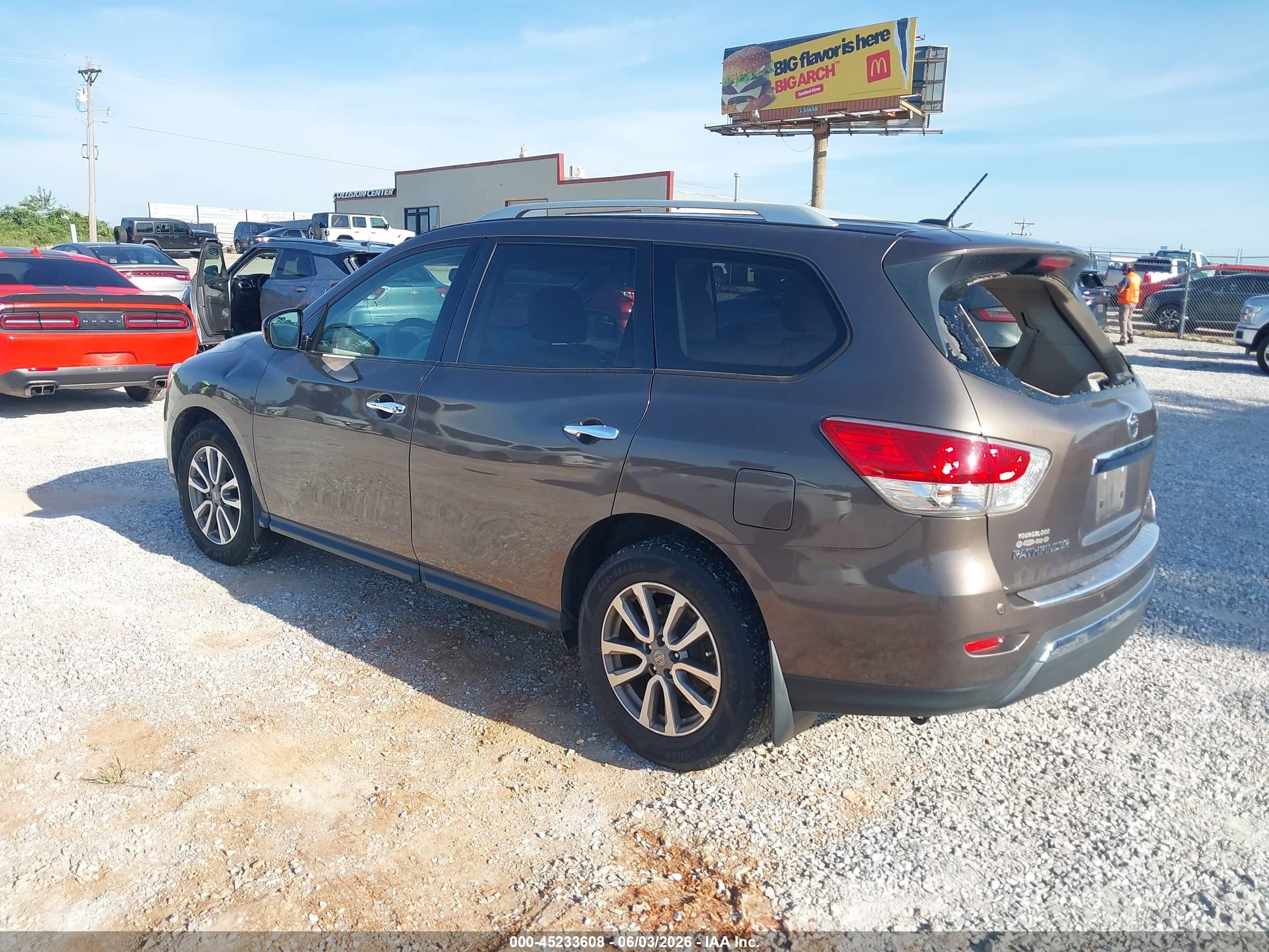 2015 Nissan Pathfinder Sv Brown vin: 5N1AR2MN6FC615148