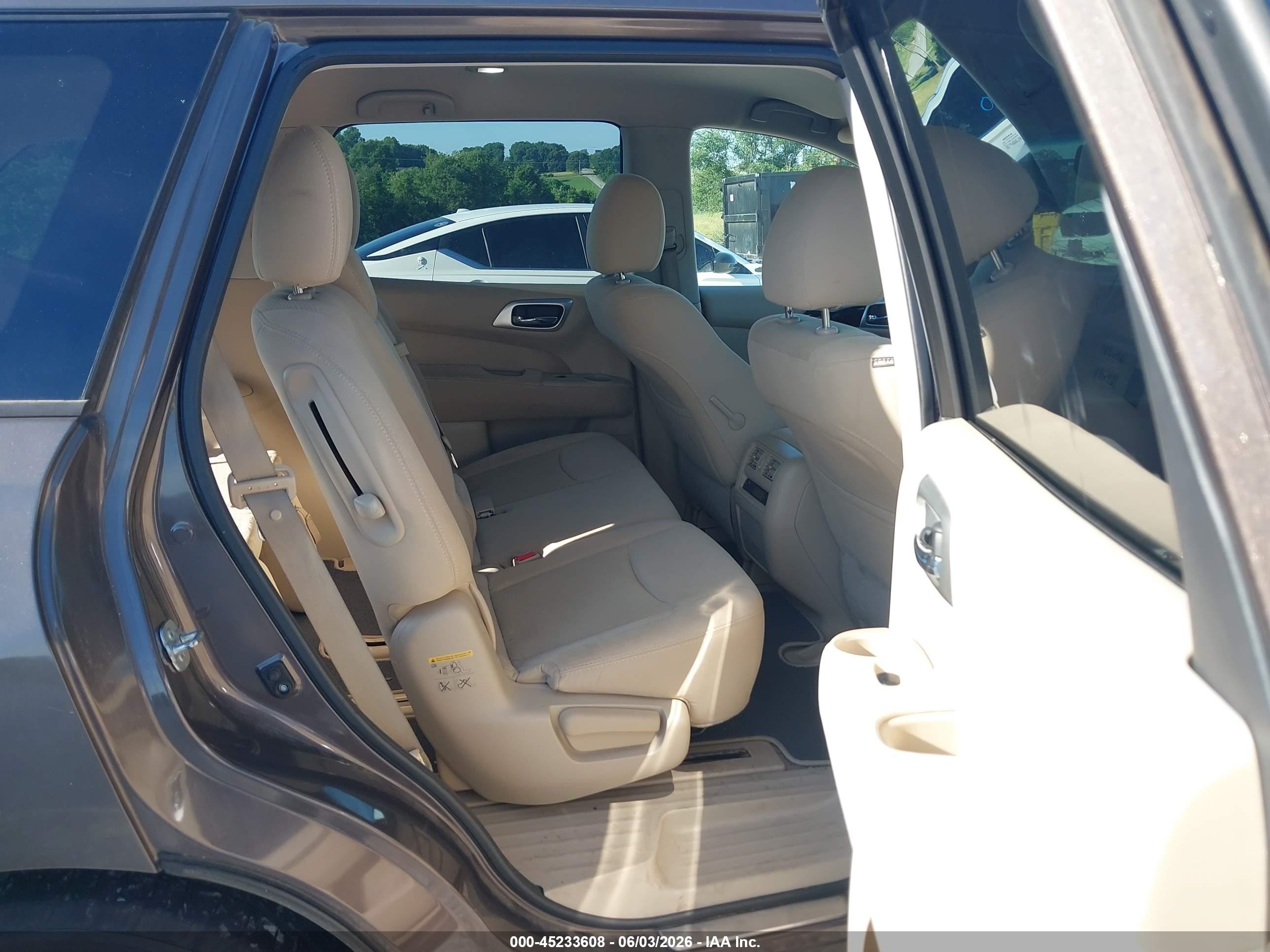 2015 Nissan Pathfinder Sv Brown vin: 5N1AR2MN6FC615148