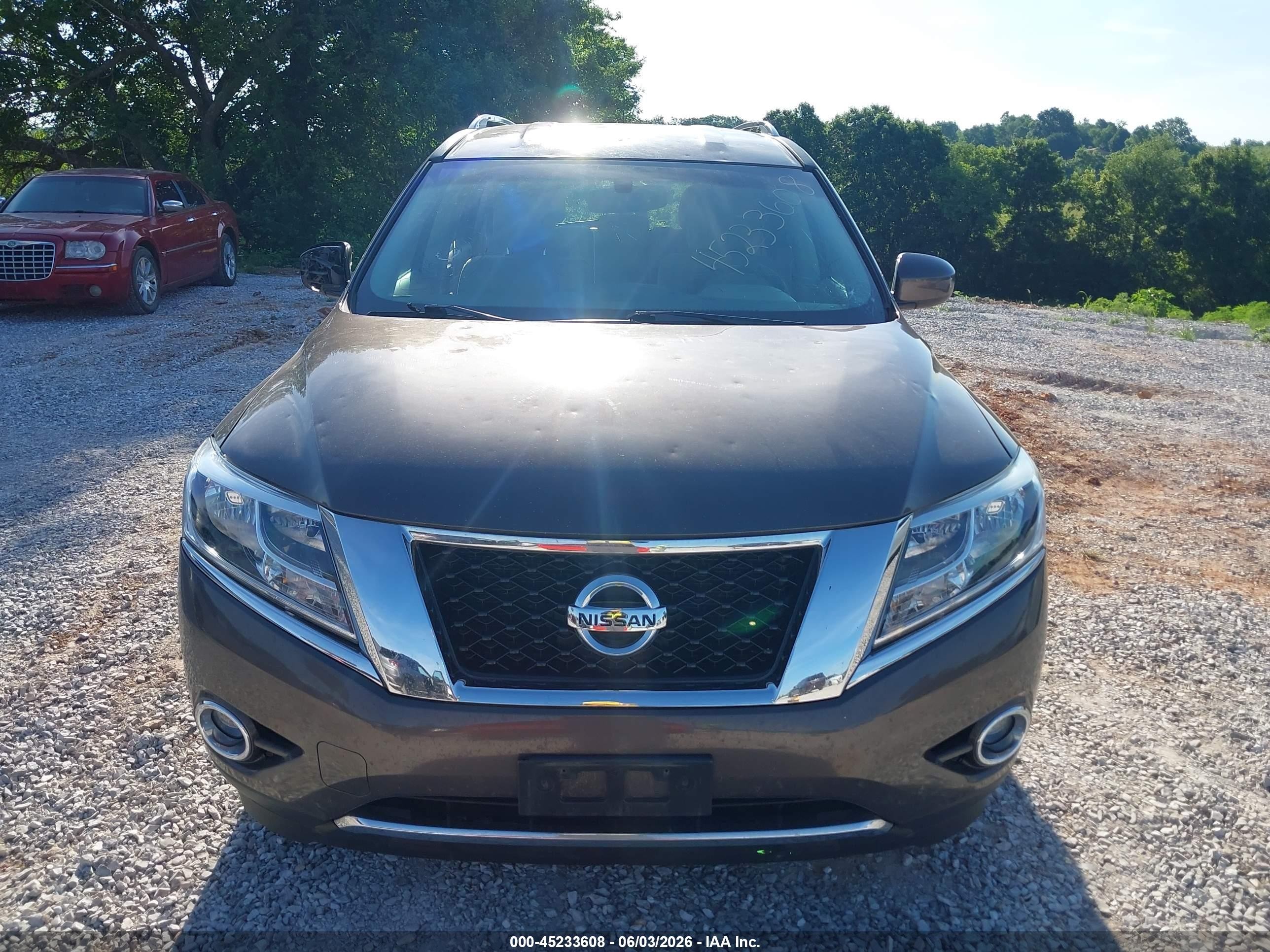 2015 Nissan Pathfinder Sv Brown vin: 5N1AR2MN6FC615148