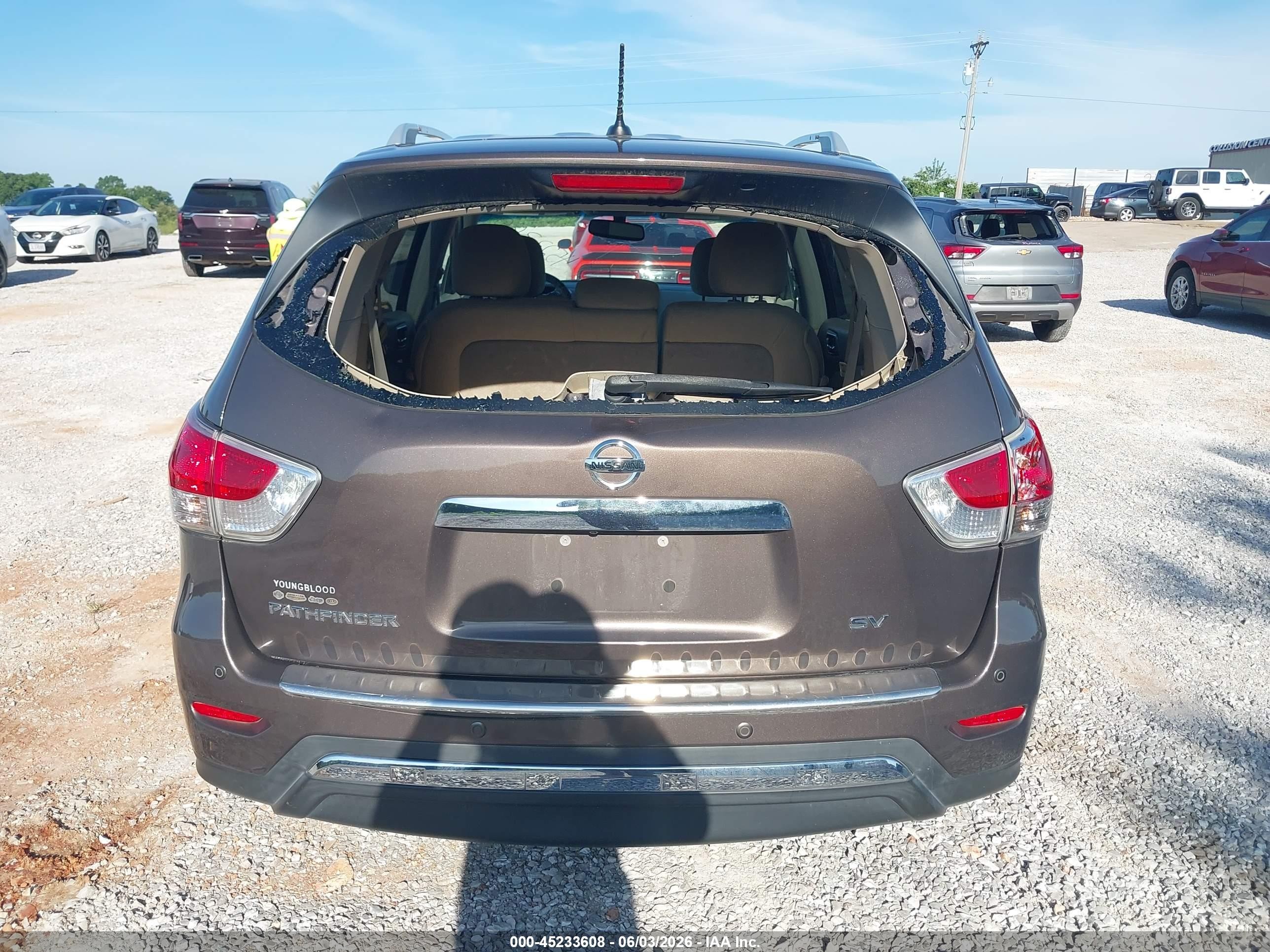 2015 Nissan Pathfinder Sv Brown vin: 5N1AR2MN6FC615148