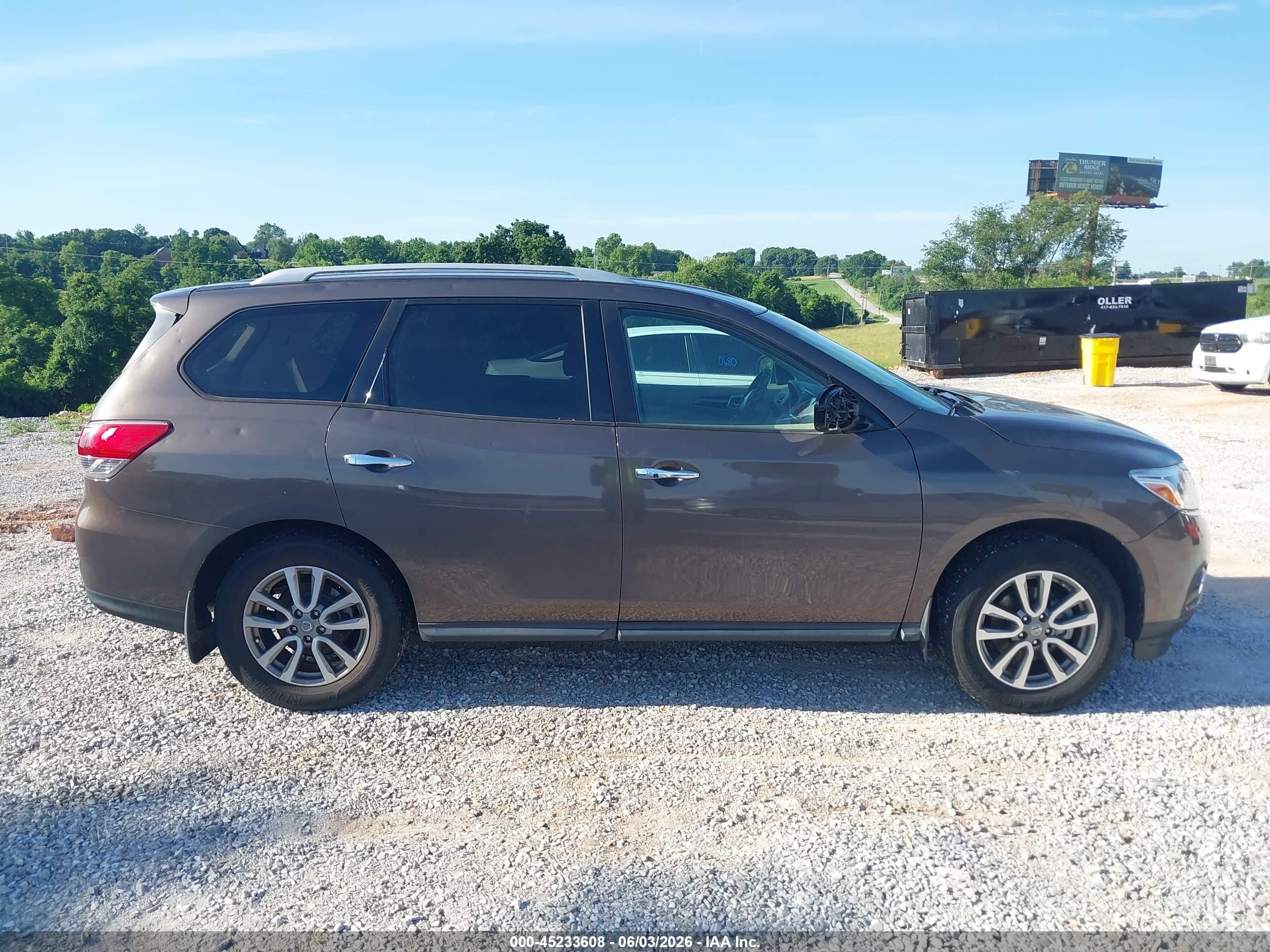 2015 Nissan Pathfinder Sv Brown vin: 5N1AR2MN6FC615148