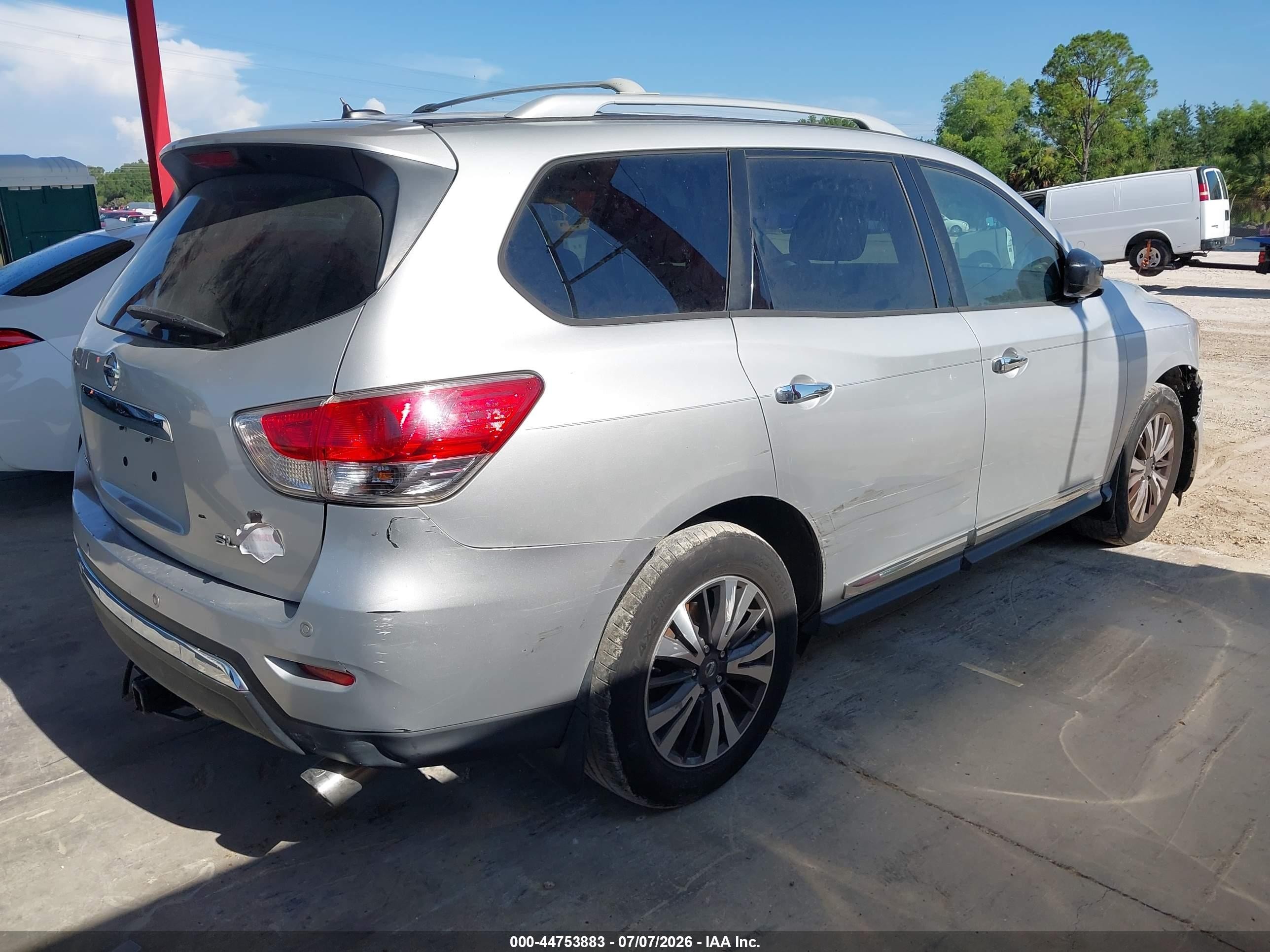 2015 Nissan Pathfinder Sl Silver vin: 5N1AR2MN6FC620415