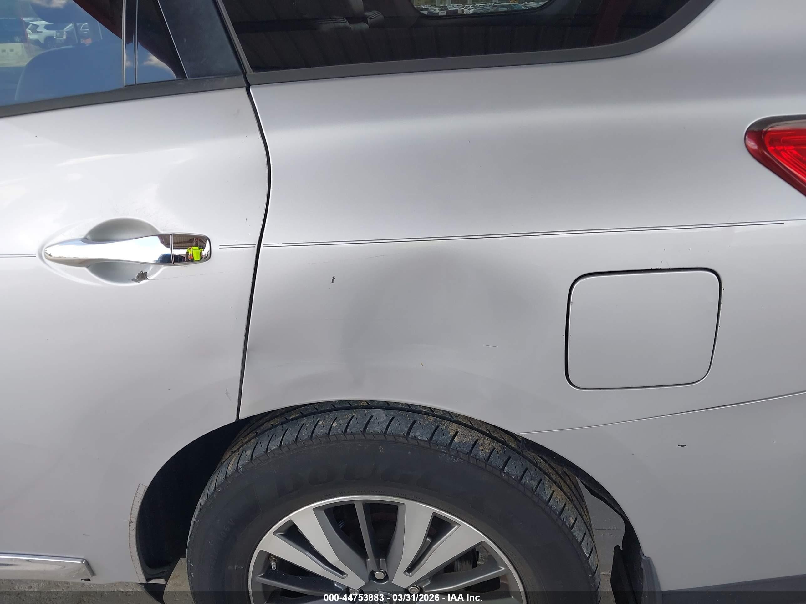 2015 Nissan Pathfinder Sl Silver vin: 5N1AR2MN6FC620415