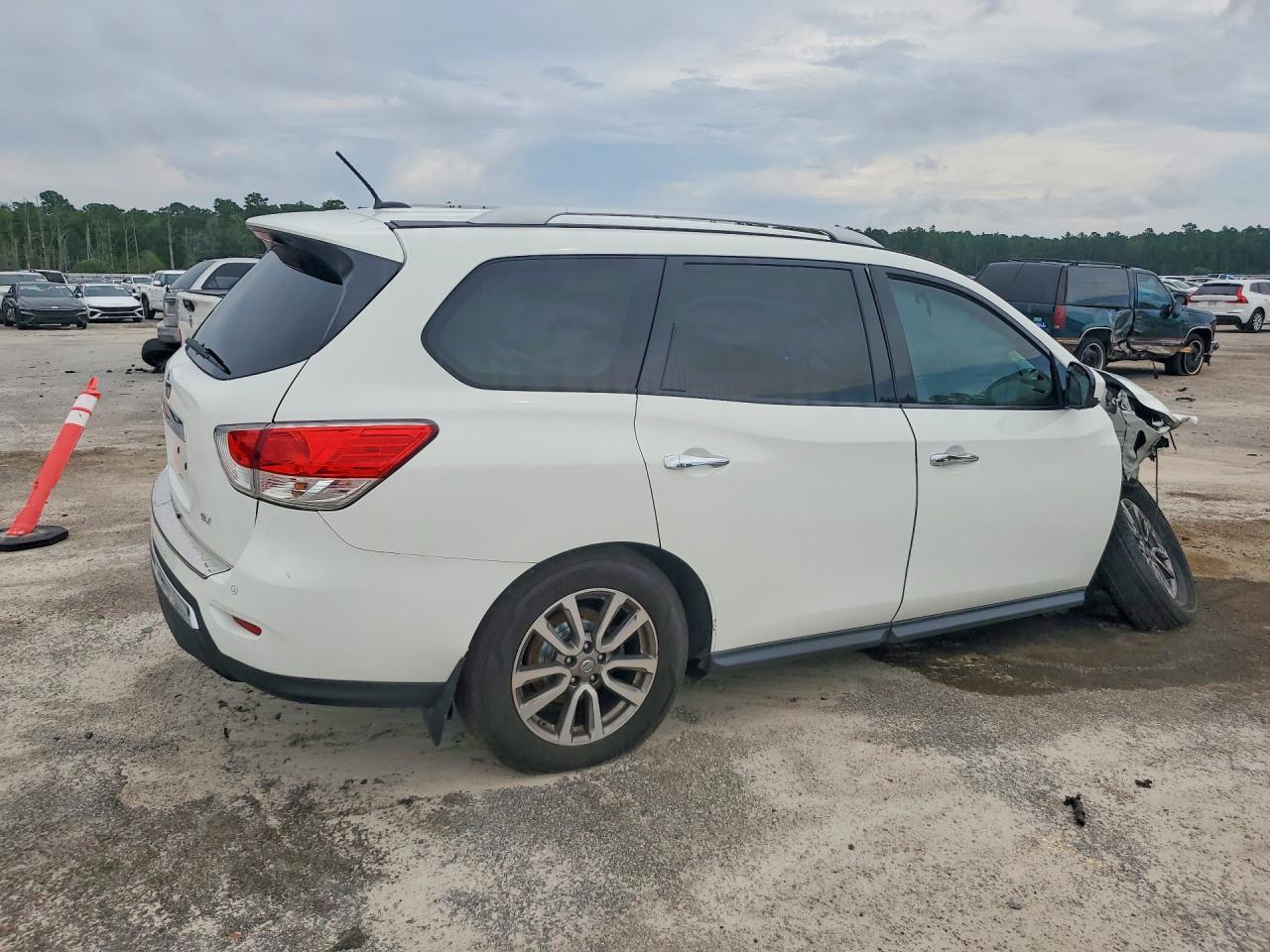 2015 Nissan Pathfinder Sv White vin: 5N1AR2MN6FC646206