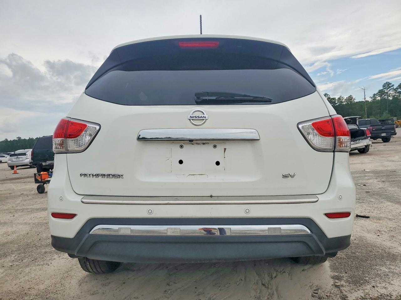 2015 Nissan Pathfinder Sv White vin: 5N1AR2MN6FC646206