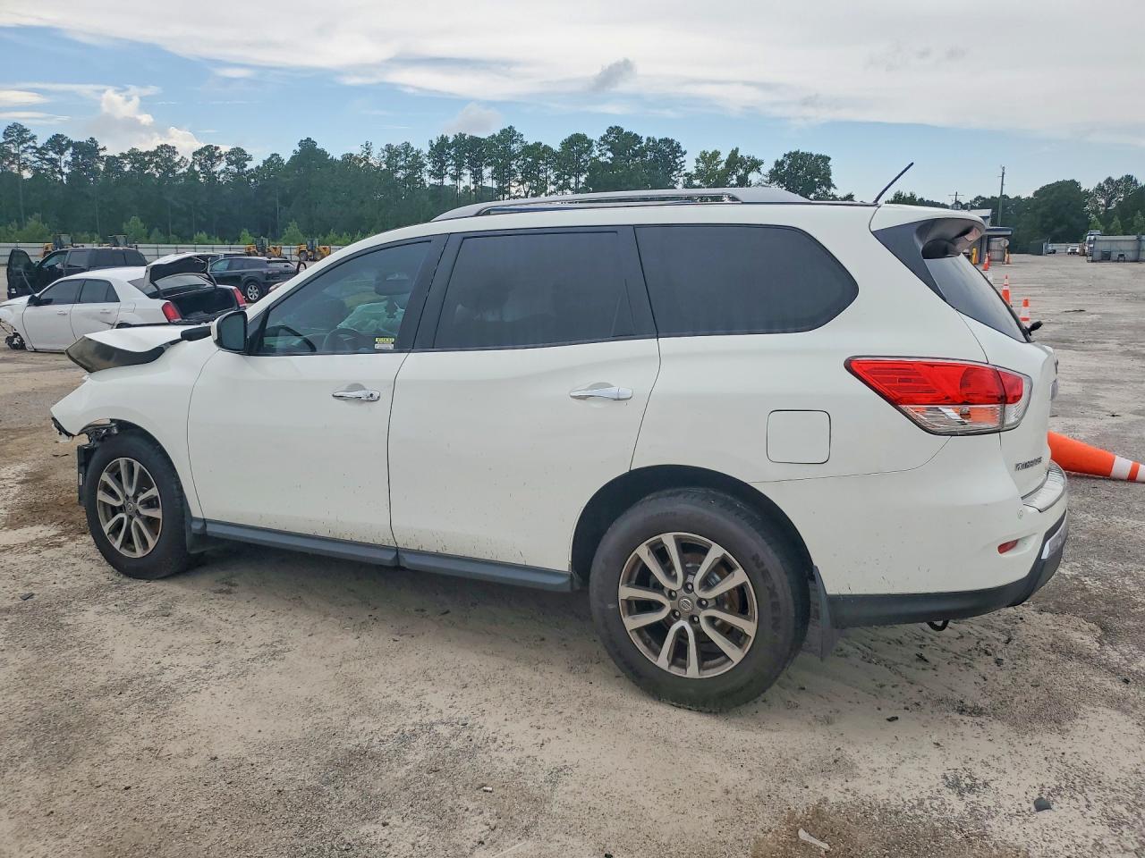 2015 Nissan Pathfinder Sv White vin: 5N1AR2MN6FC646206