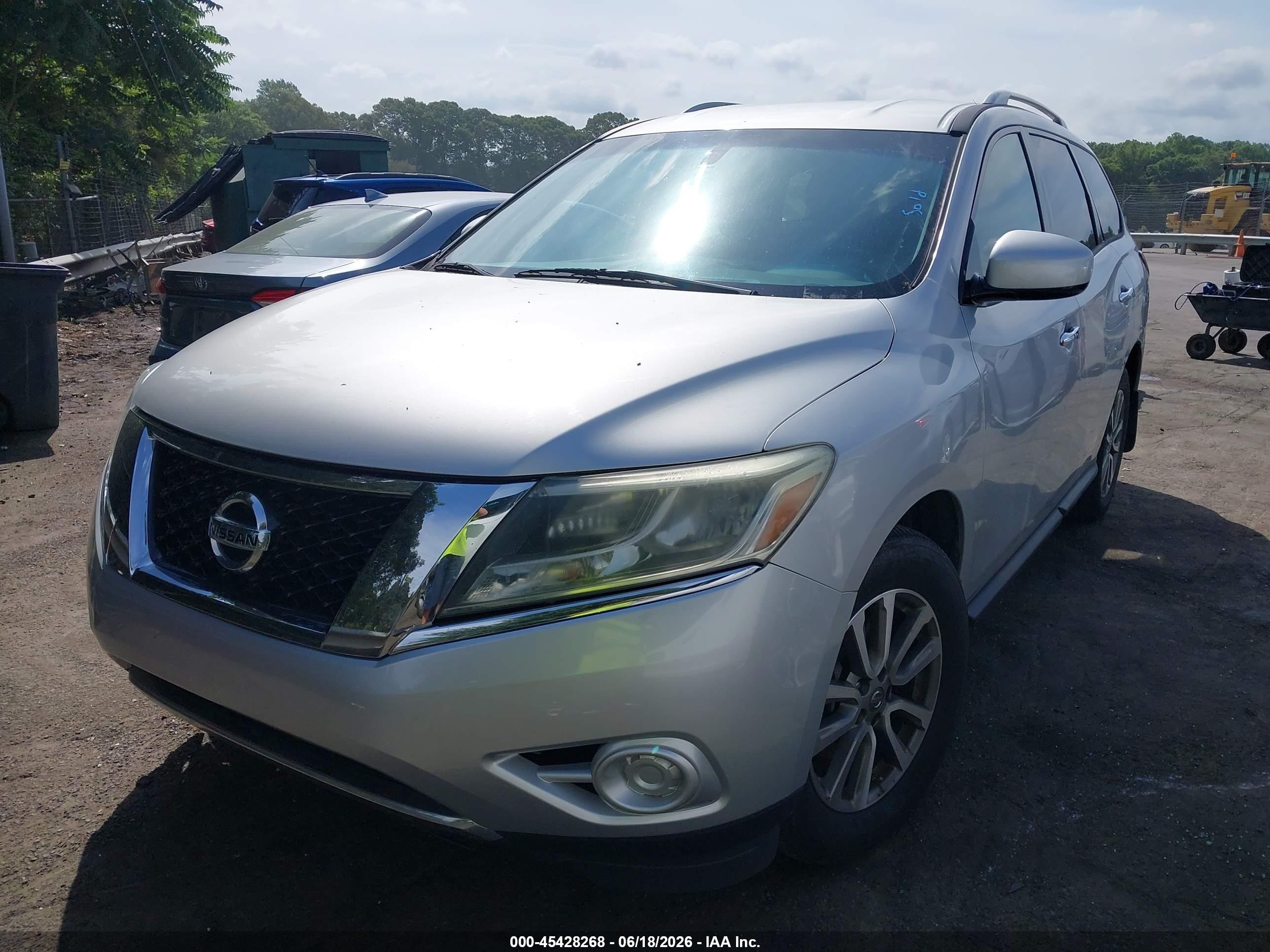 2015 Nissan Pathfinder S Silver vin: 5N1AR2MN6FC651566