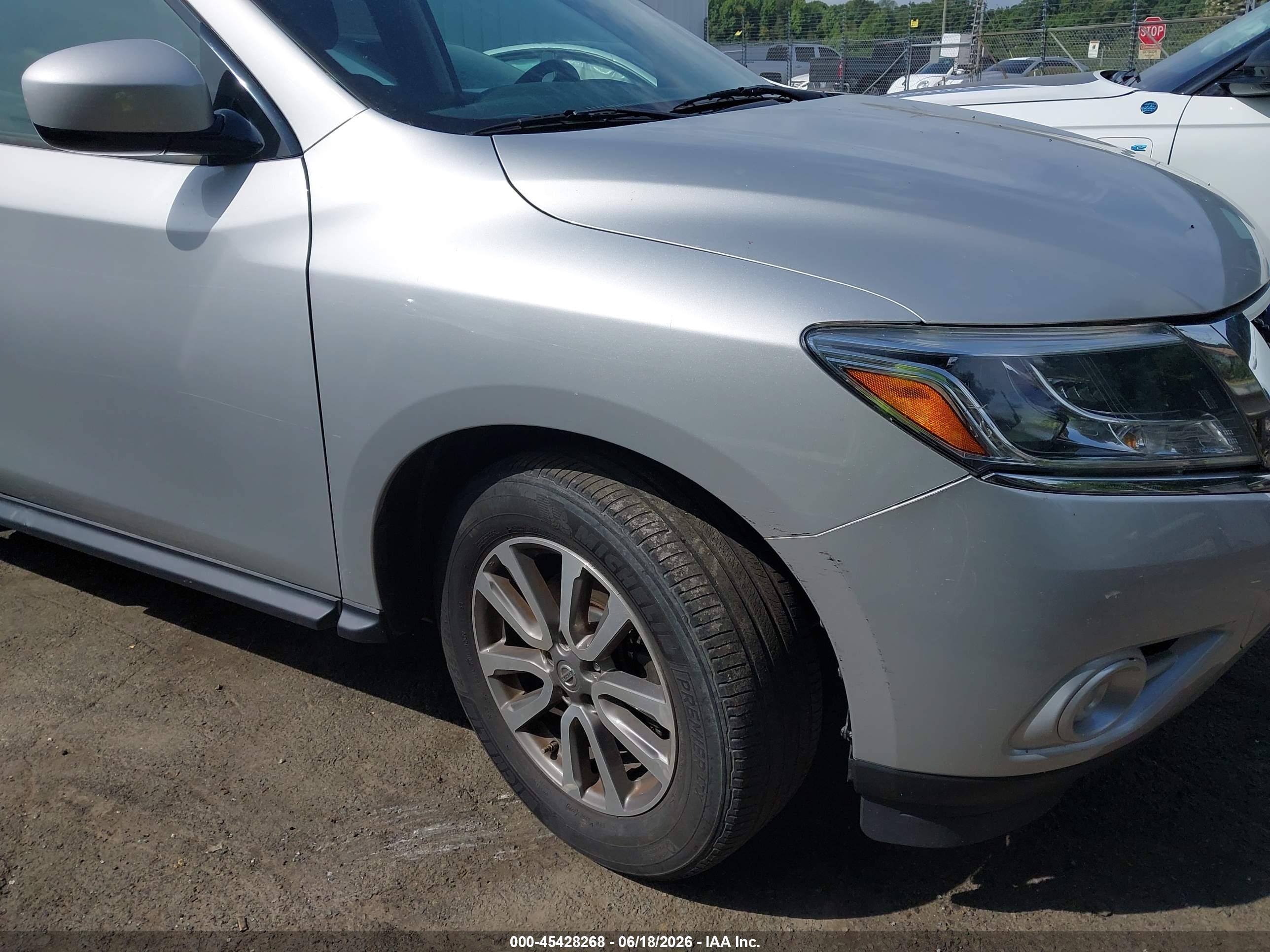 2015 Nissan Pathfinder S Silver vin: 5N1AR2MN6FC651566