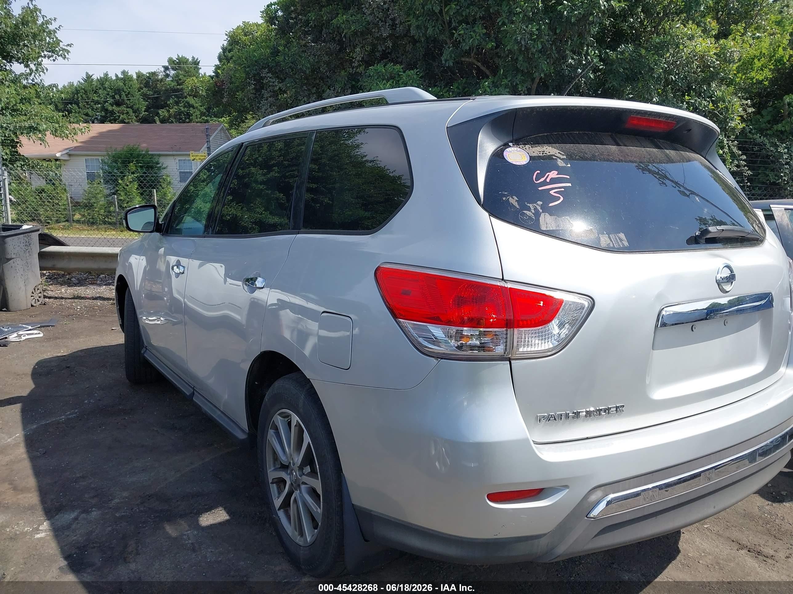 2015 Nissan Pathfinder S Silver vin: 5N1AR2MN6FC651566