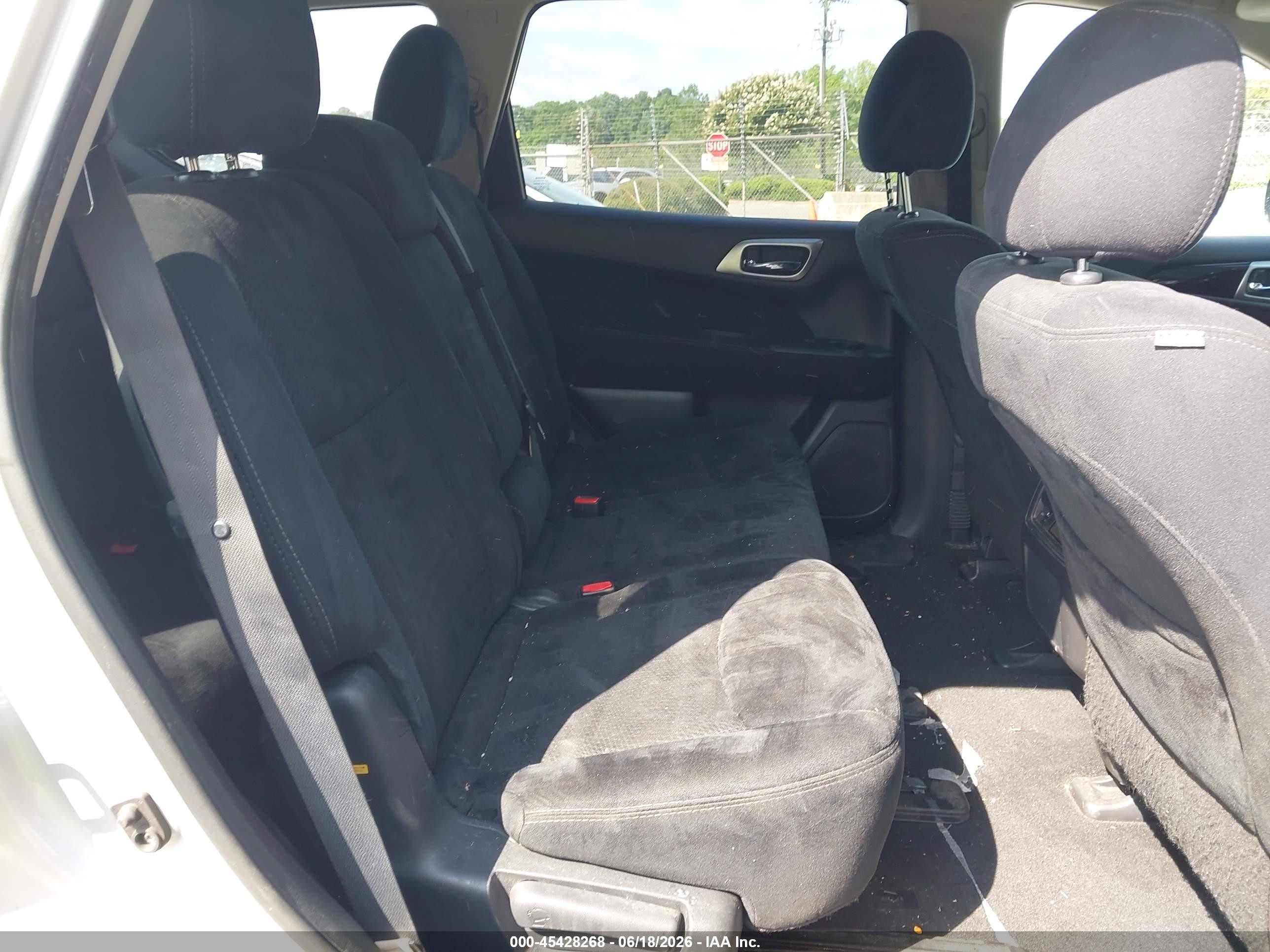 2015 Nissan Pathfinder S Silver vin: 5N1AR2MN6FC651566