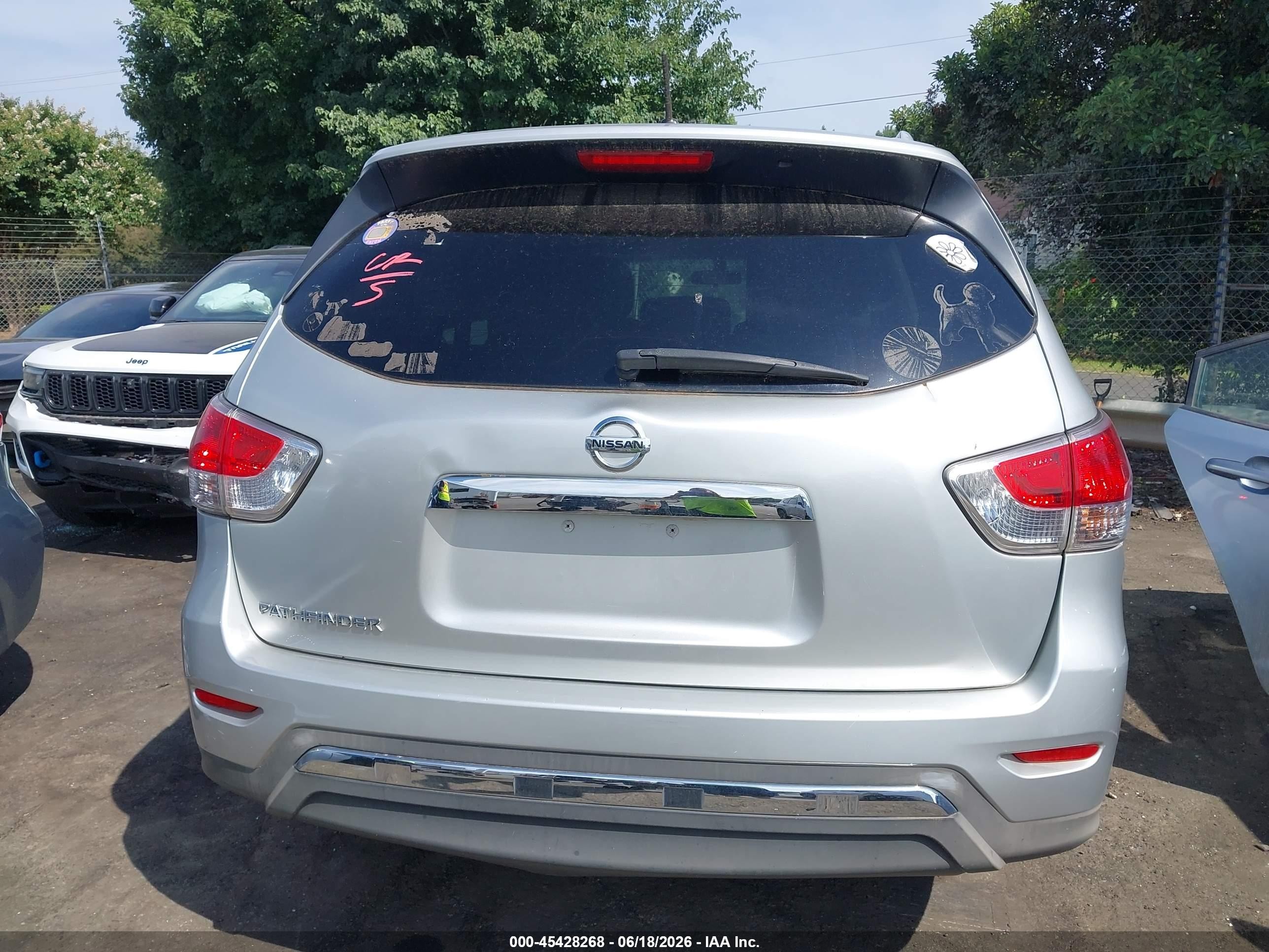 2015 Nissan Pathfinder S Silver vin: 5N1AR2MN6FC651566