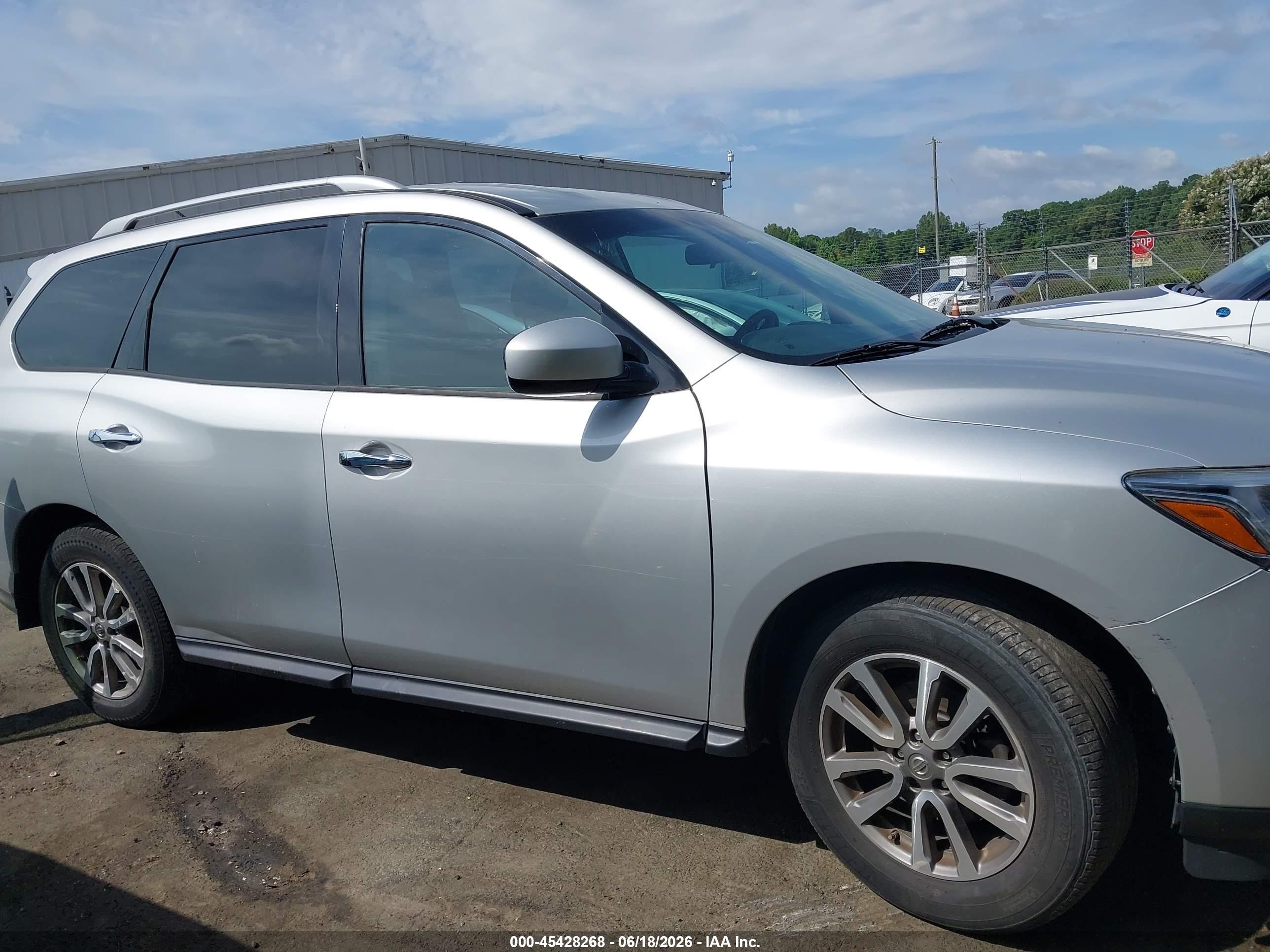 2015 Nissan Pathfinder S Silver vin: 5N1AR2MN6FC651566
