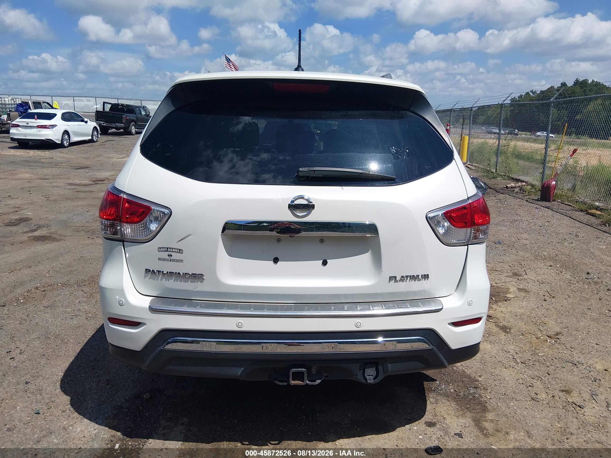 2015 Nissan Pathfinder Platinum White vin: 5N1AR2MN6FC656847