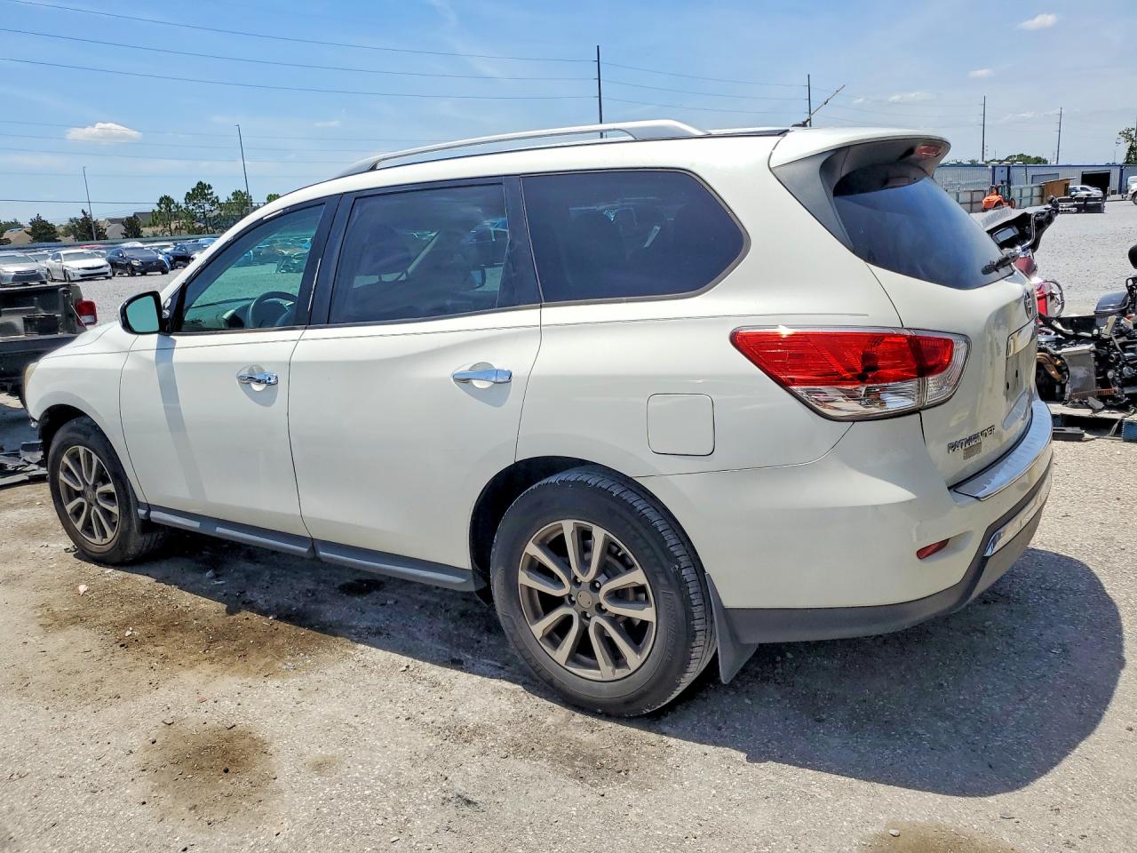 2015 Nissan Pathfinder S White vin: 5N1AR2MN6FC681120