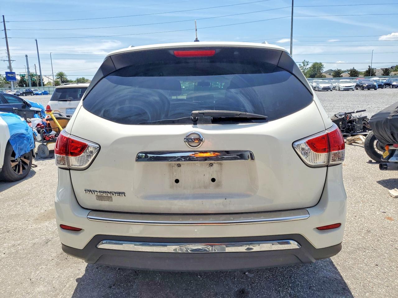 2015 Nissan Pathfinder S White vin: 5N1AR2MN6FC681120