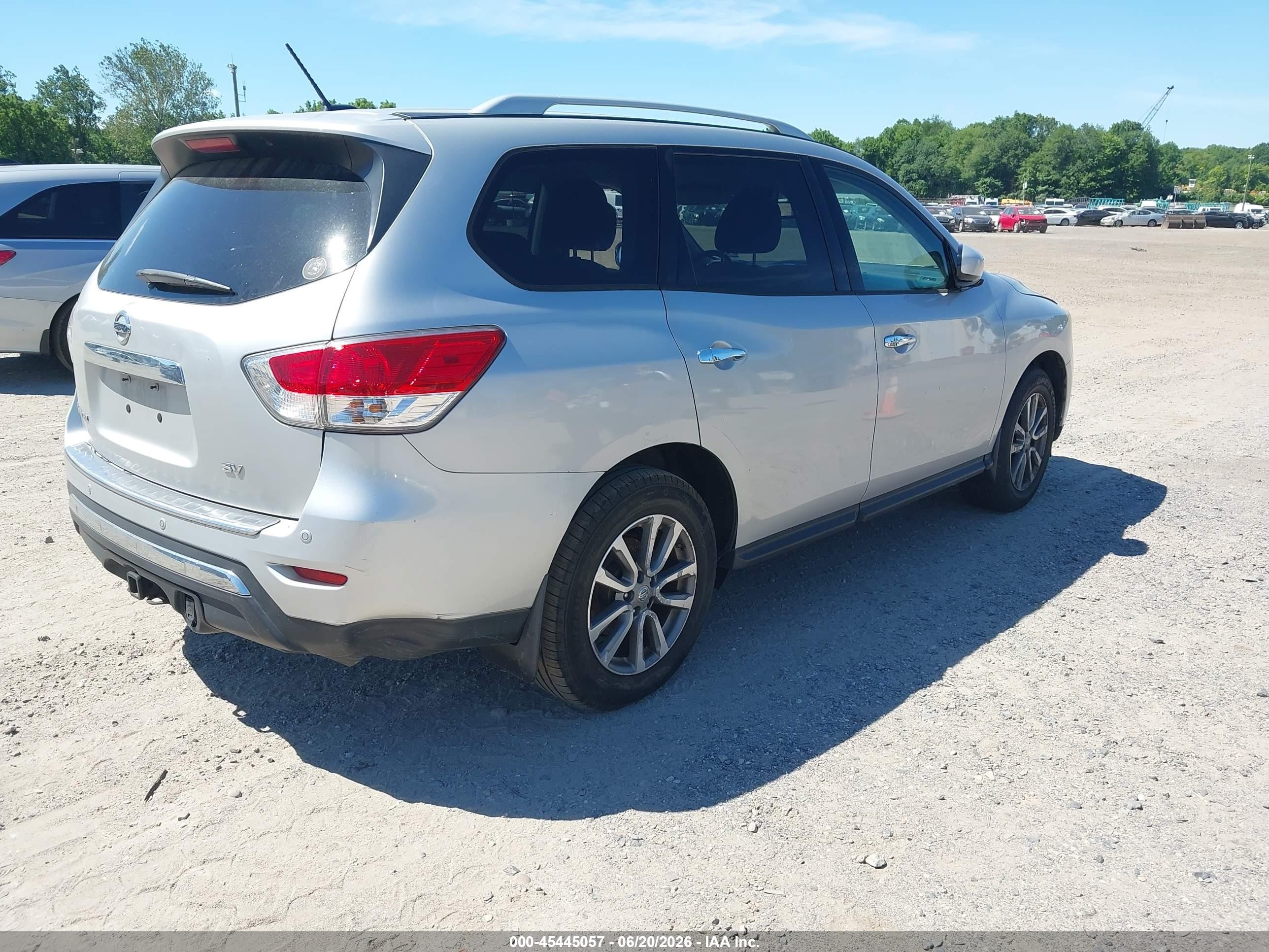 2015 Nissan Pathfinder Sv Silver vin: 5N1AR2MN6FC698015