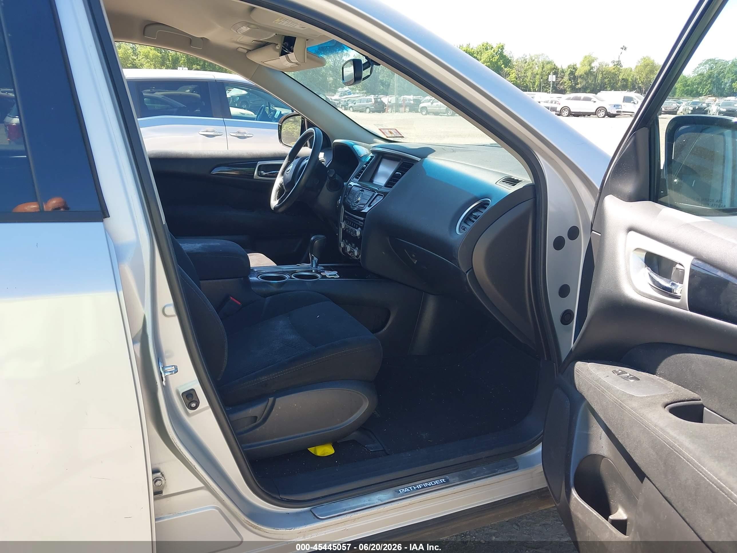 2015 Nissan Pathfinder Sv Silver vin: 5N1AR2MN6FC698015