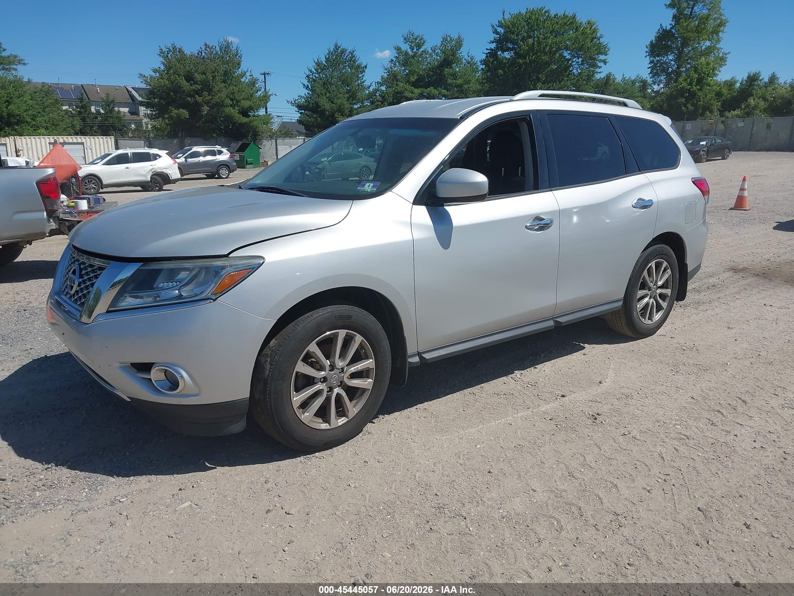 2015 Nissan Pathfinder Sv Silver vin: 5N1AR2MN6FC698015