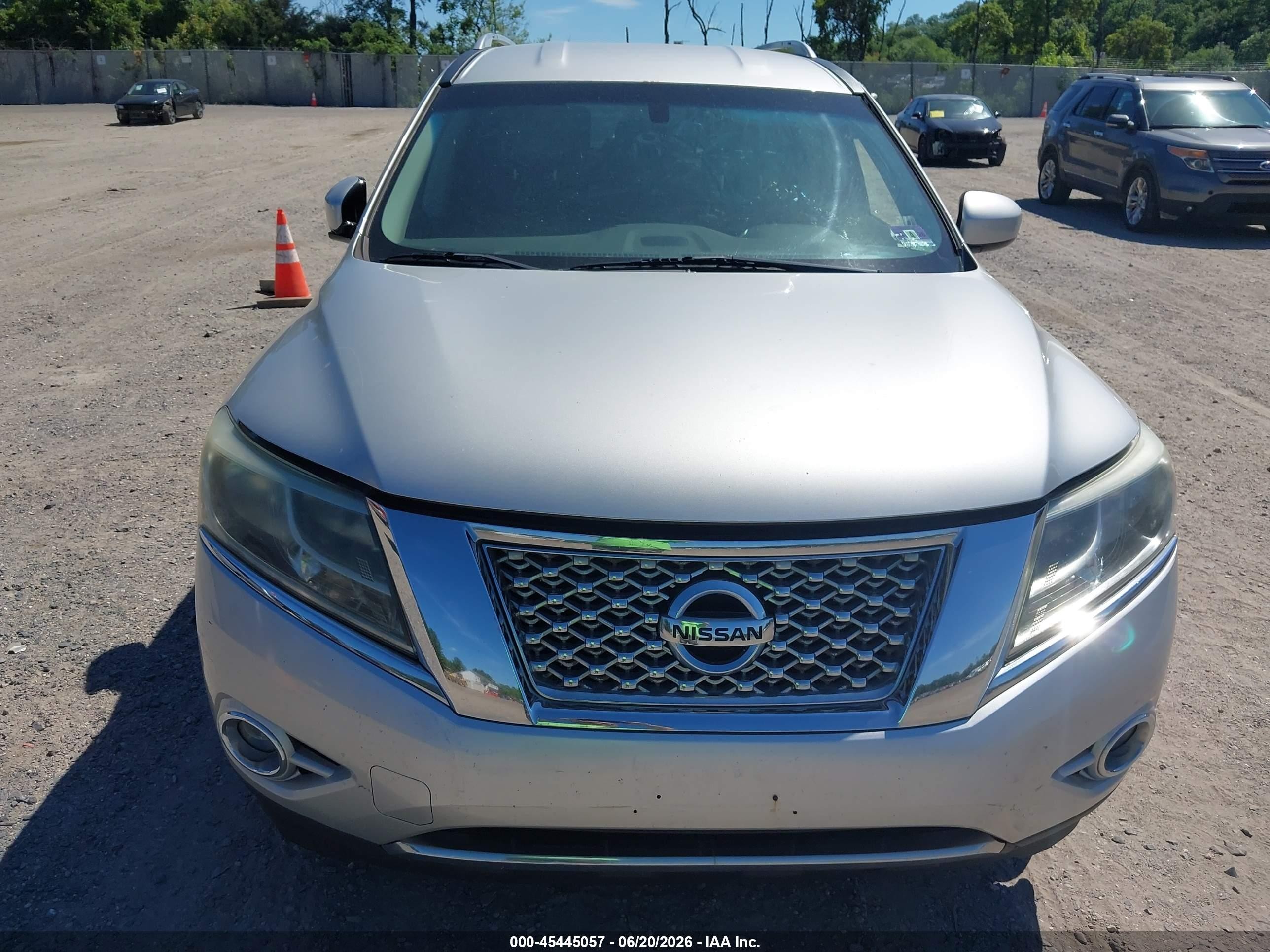 2015 Nissan Pathfinder Sv Silver vin: 5N1AR2MN6FC698015