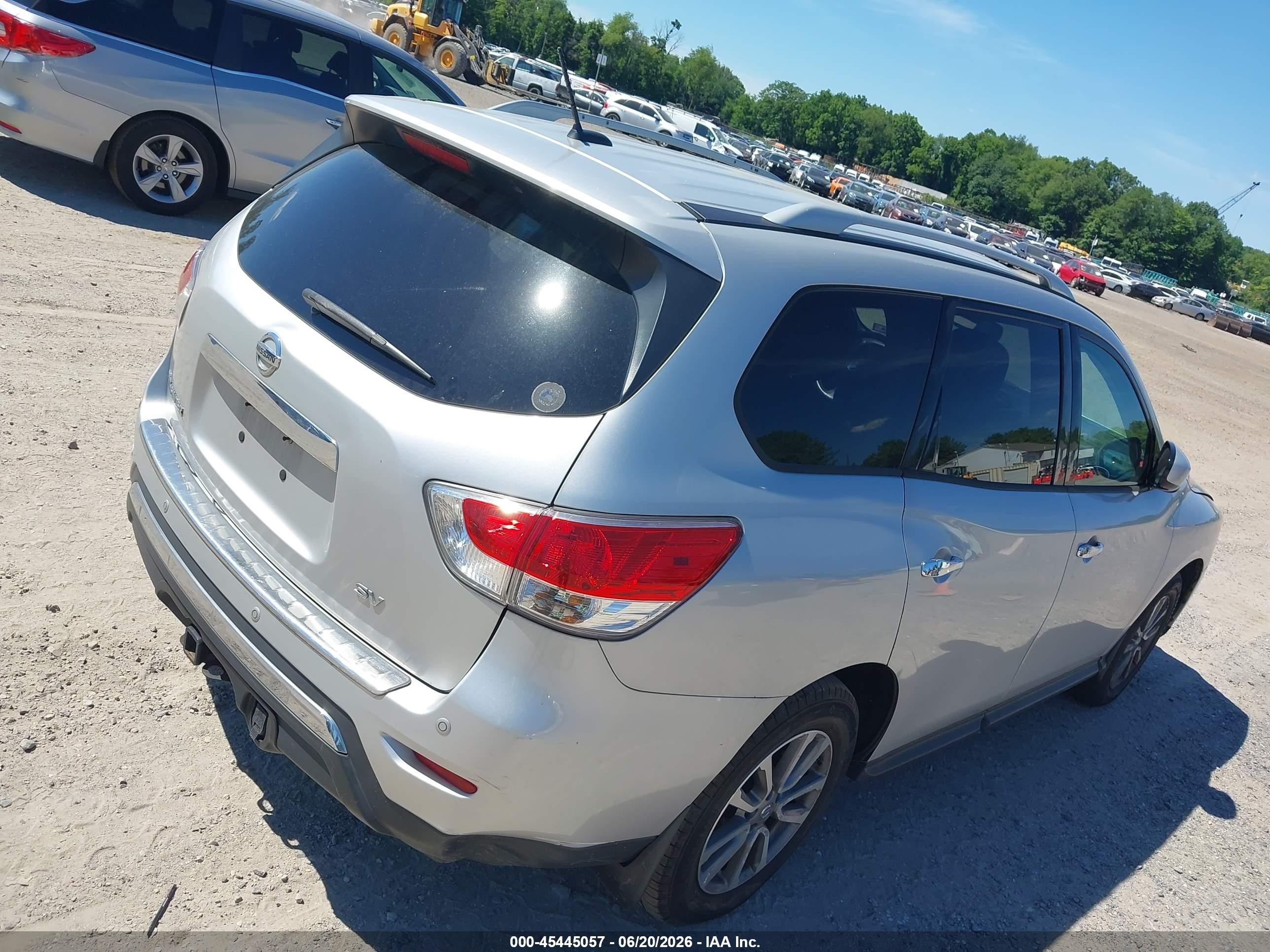 2015 Nissan Pathfinder Sv Silver vin: 5N1AR2MN6FC698015