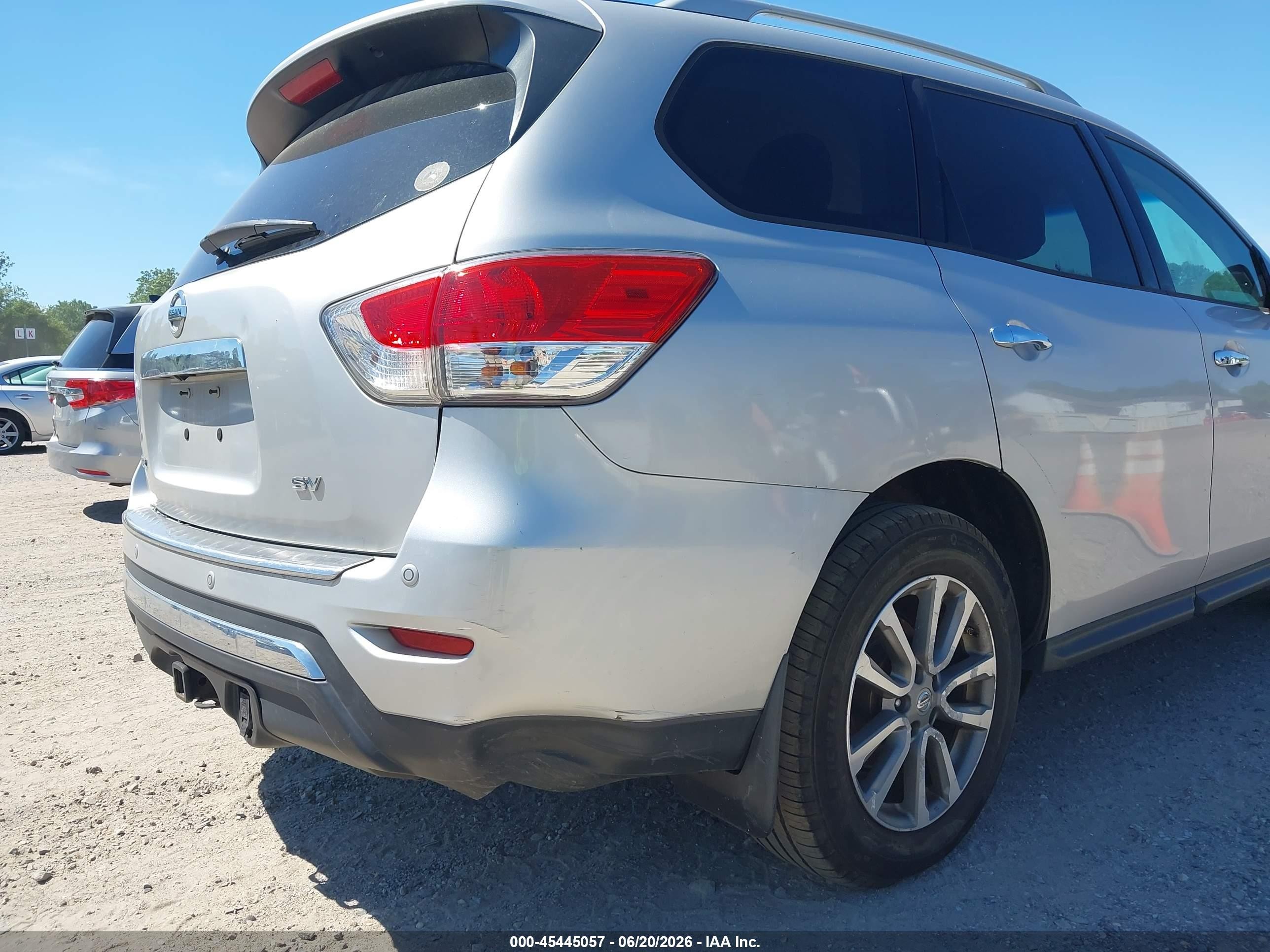 2015 Nissan Pathfinder Sv Silver vin: 5N1AR2MN6FC698015