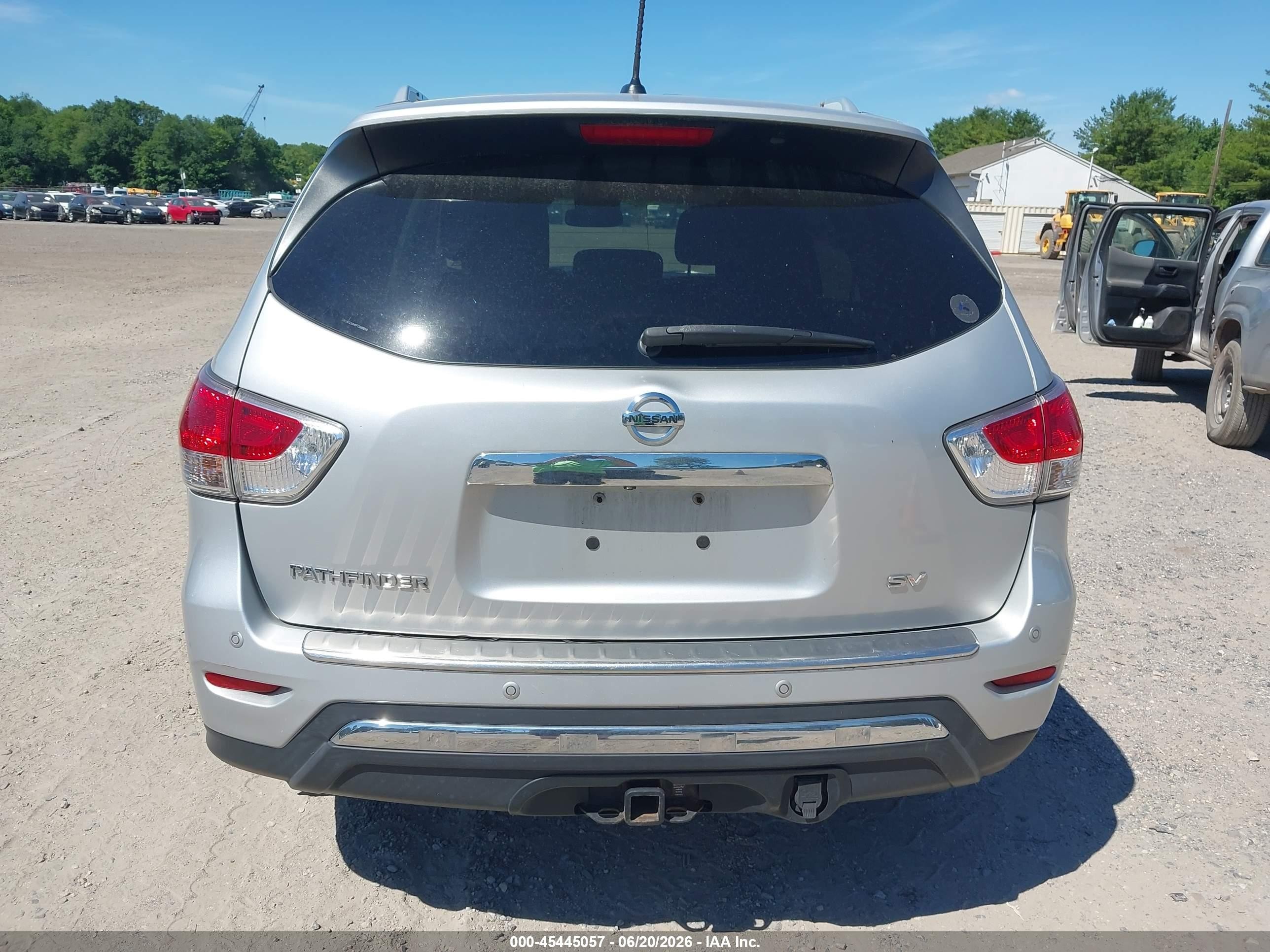 2015 Nissan Pathfinder Sv Silver vin: 5N1AR2MN6FC698015