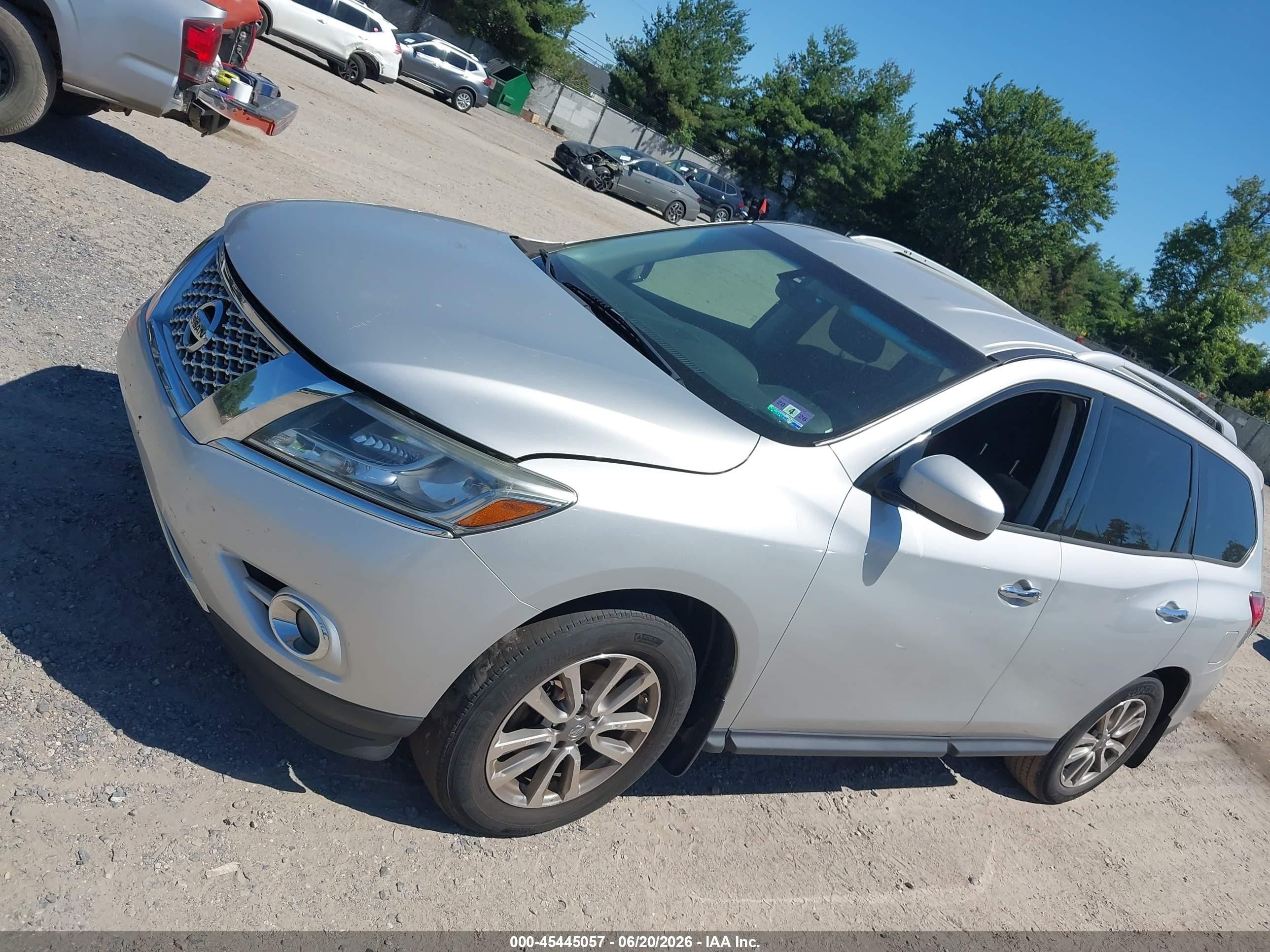 2015 Nissan Pathfinder Sv Silver vin: 5N1AR2MN6FC698015
