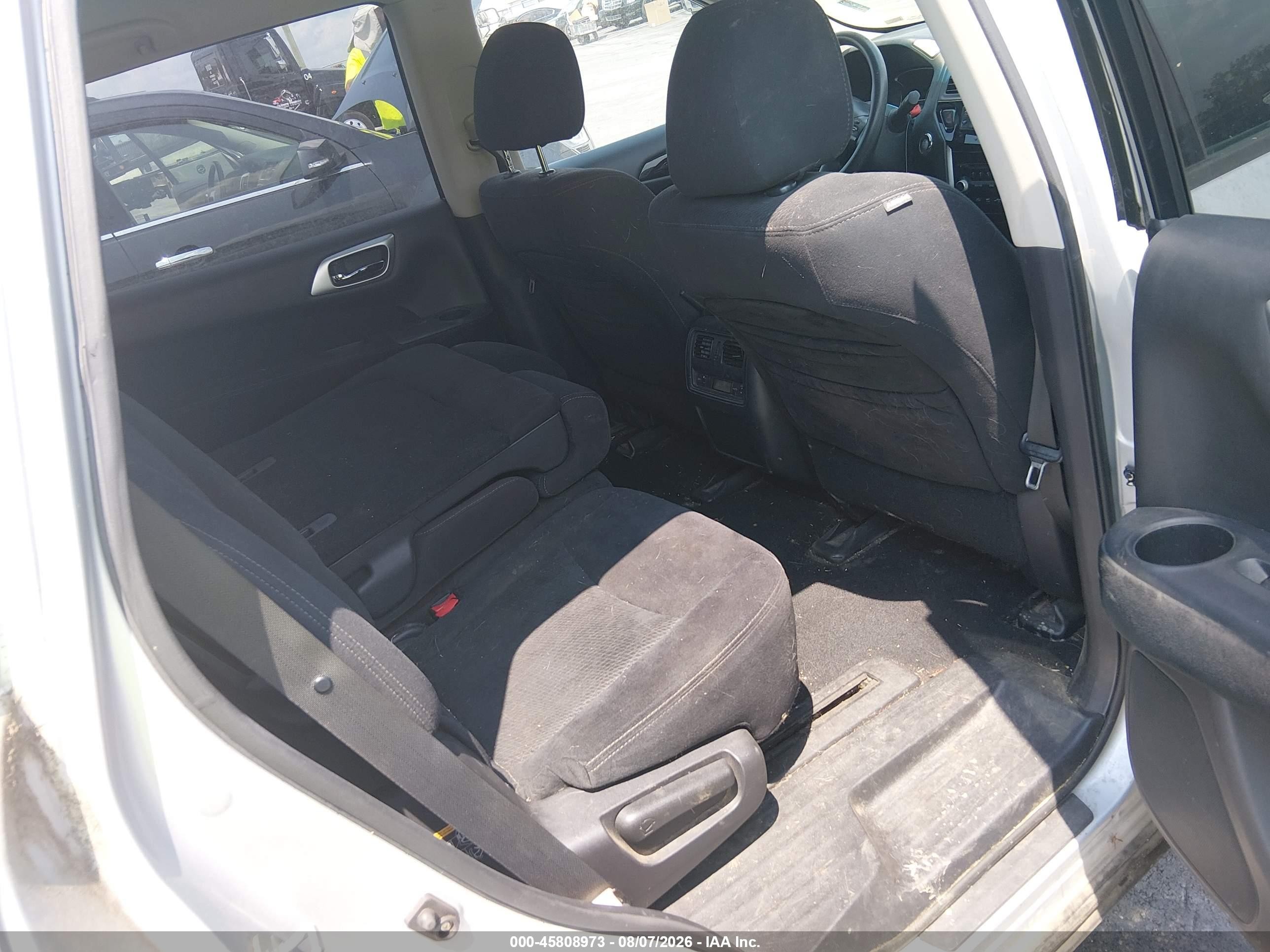2013 Nissan Pathfinder S Silver vin: 5N1AR2MN7DC605726