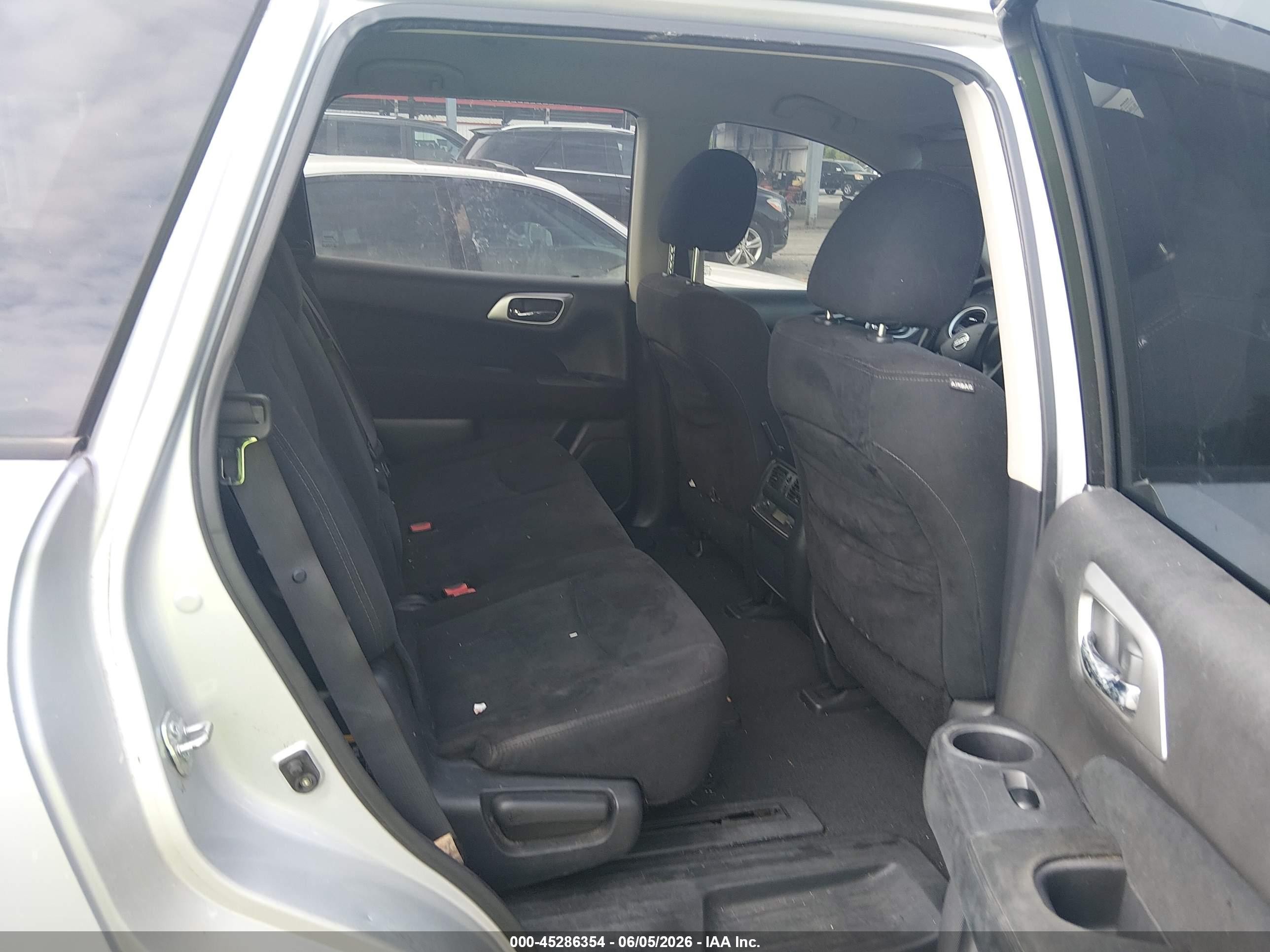 2013 Nissan Pathfinder Sv Silver vin: 5N1AR2MN7DC647832