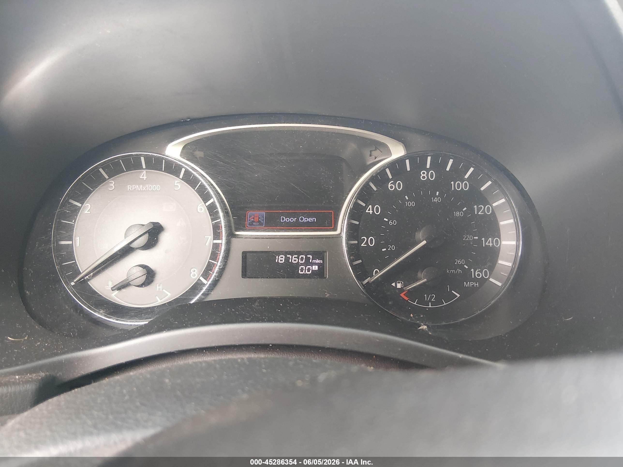 2013 Nissan Pathfinder Sv Silver vin: 5N1AR2MN7DC647832